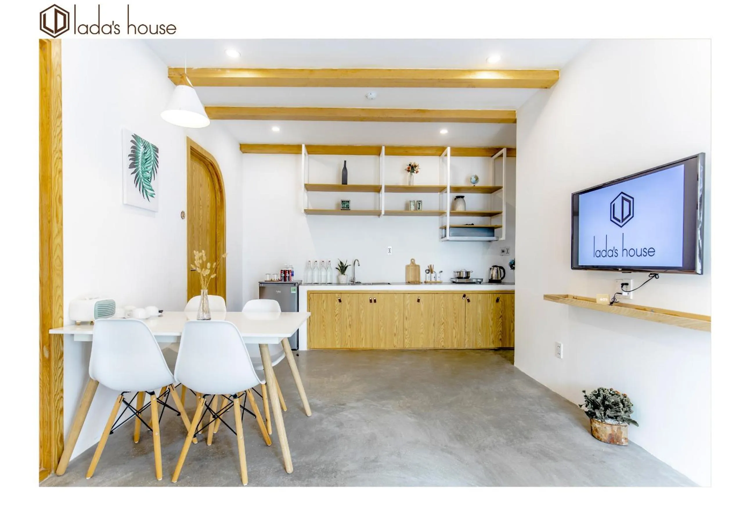 Communal lounge/ TV room in LaDa's House Da Nang