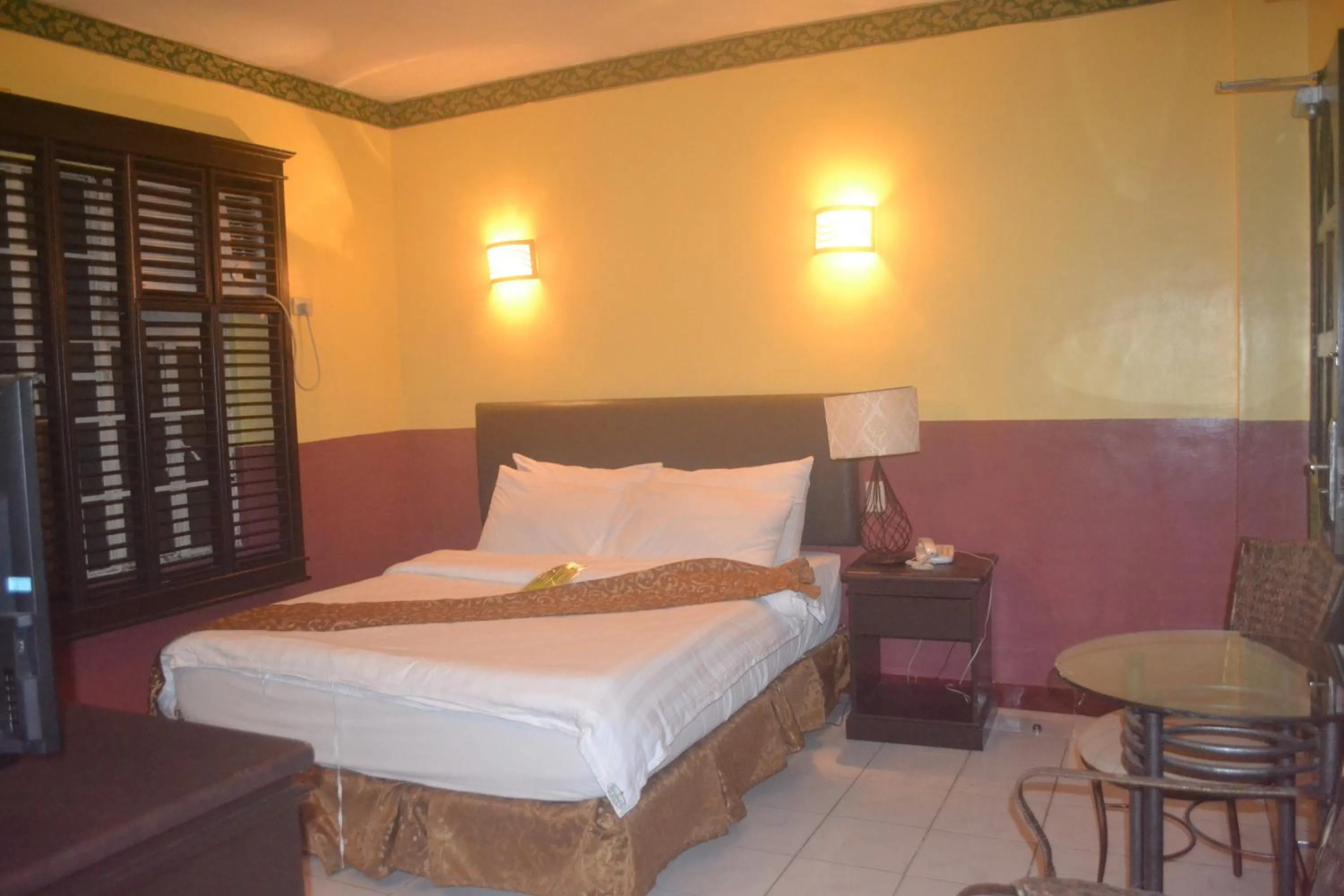 Photo of the whole room, Bed in DM Residente Hotel Inns & Villas