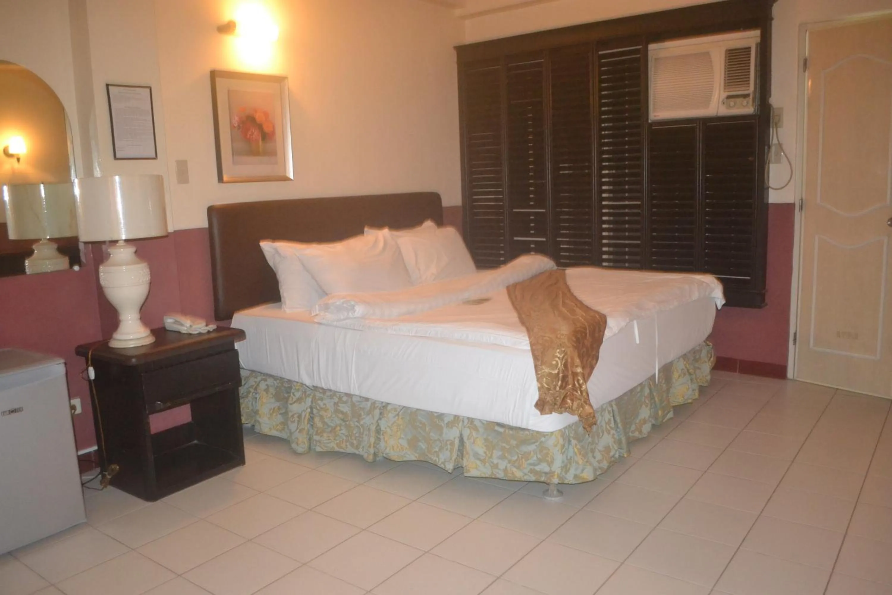 Photo of the whole room, Bed in DM Residente Hotel Inns & Villas