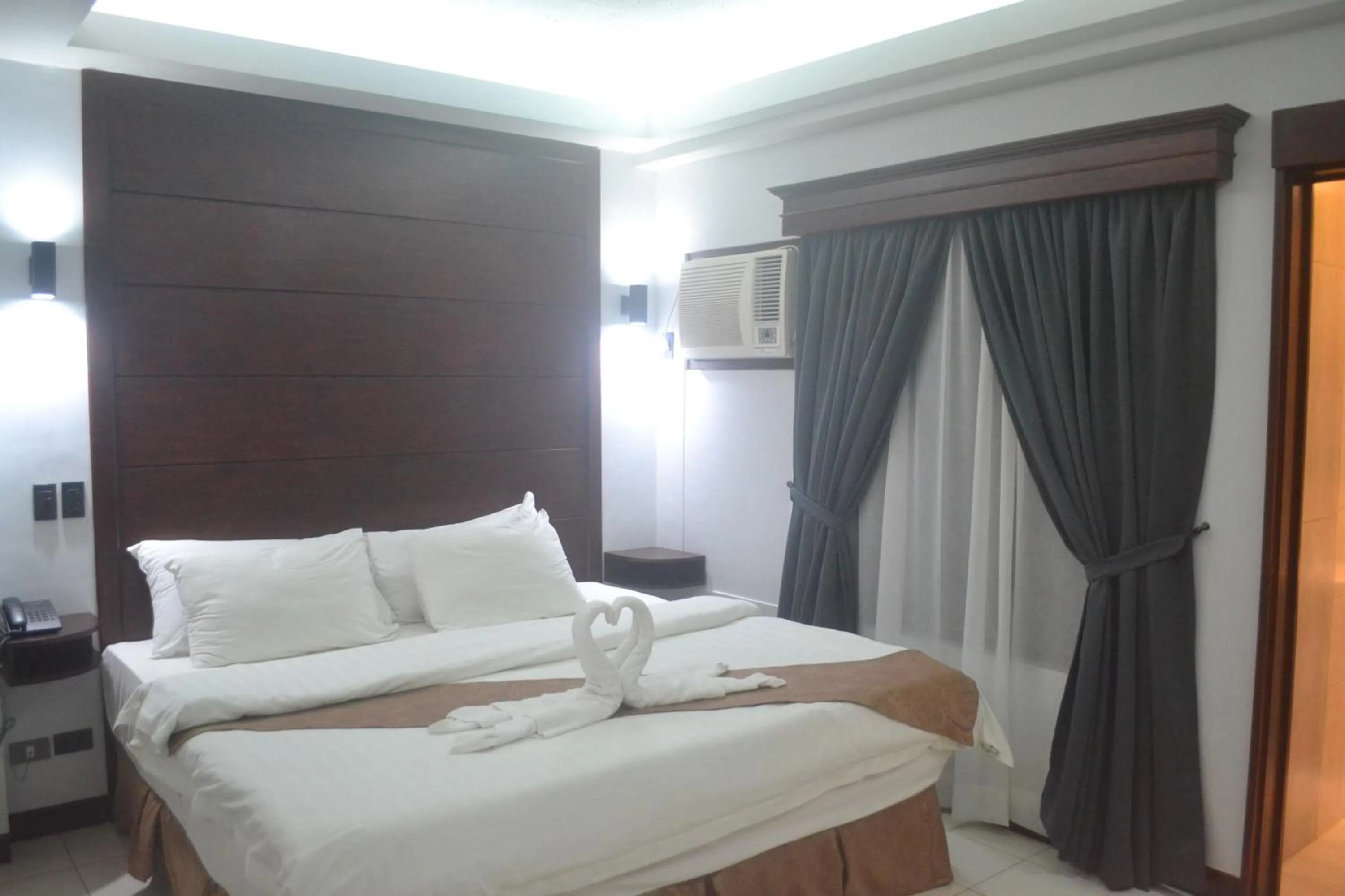 Photo of the whole room, Bed in DM Residente Hotel Inns & Villas
