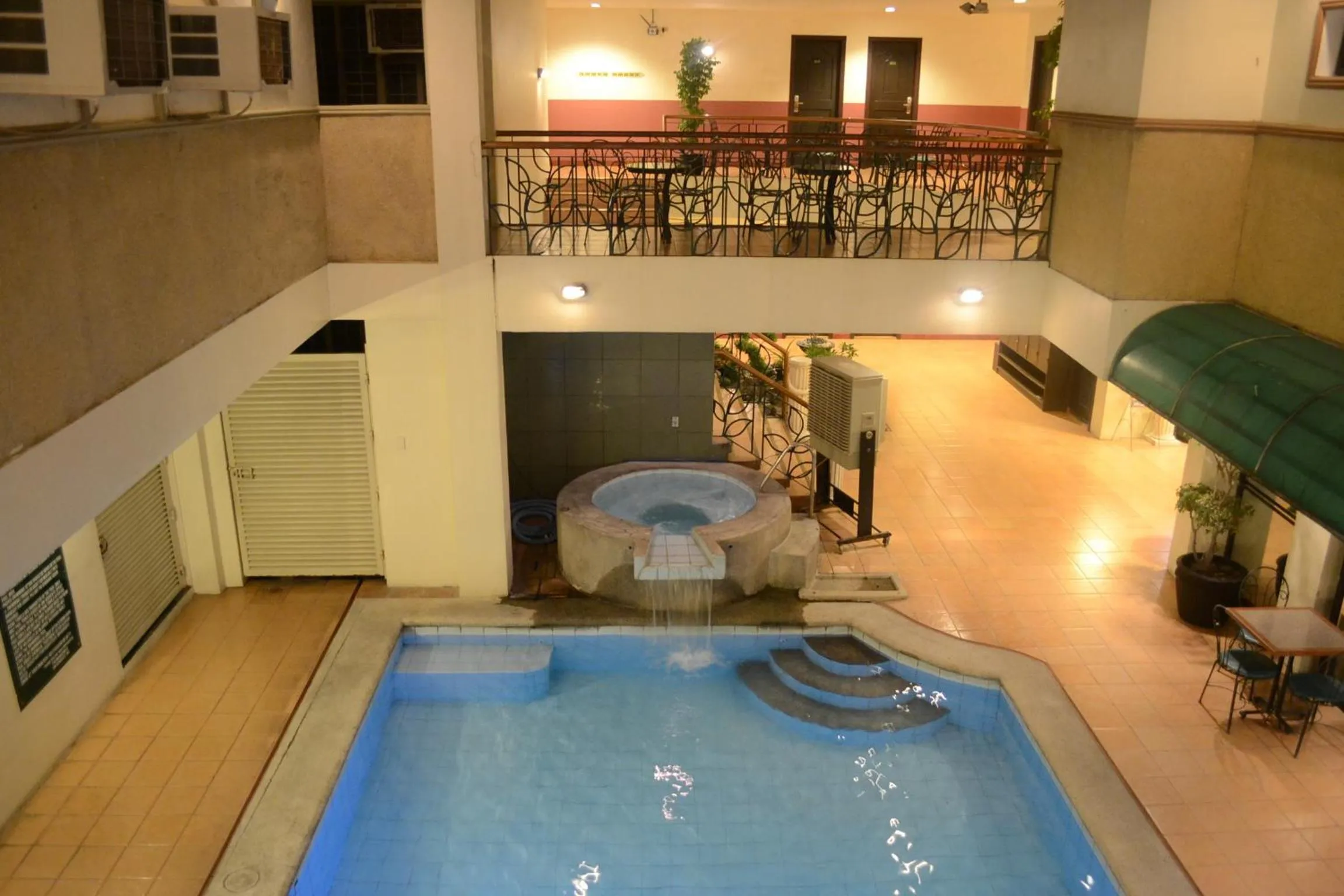 Swimming pool in DM Residente Hotel Inns & Villas