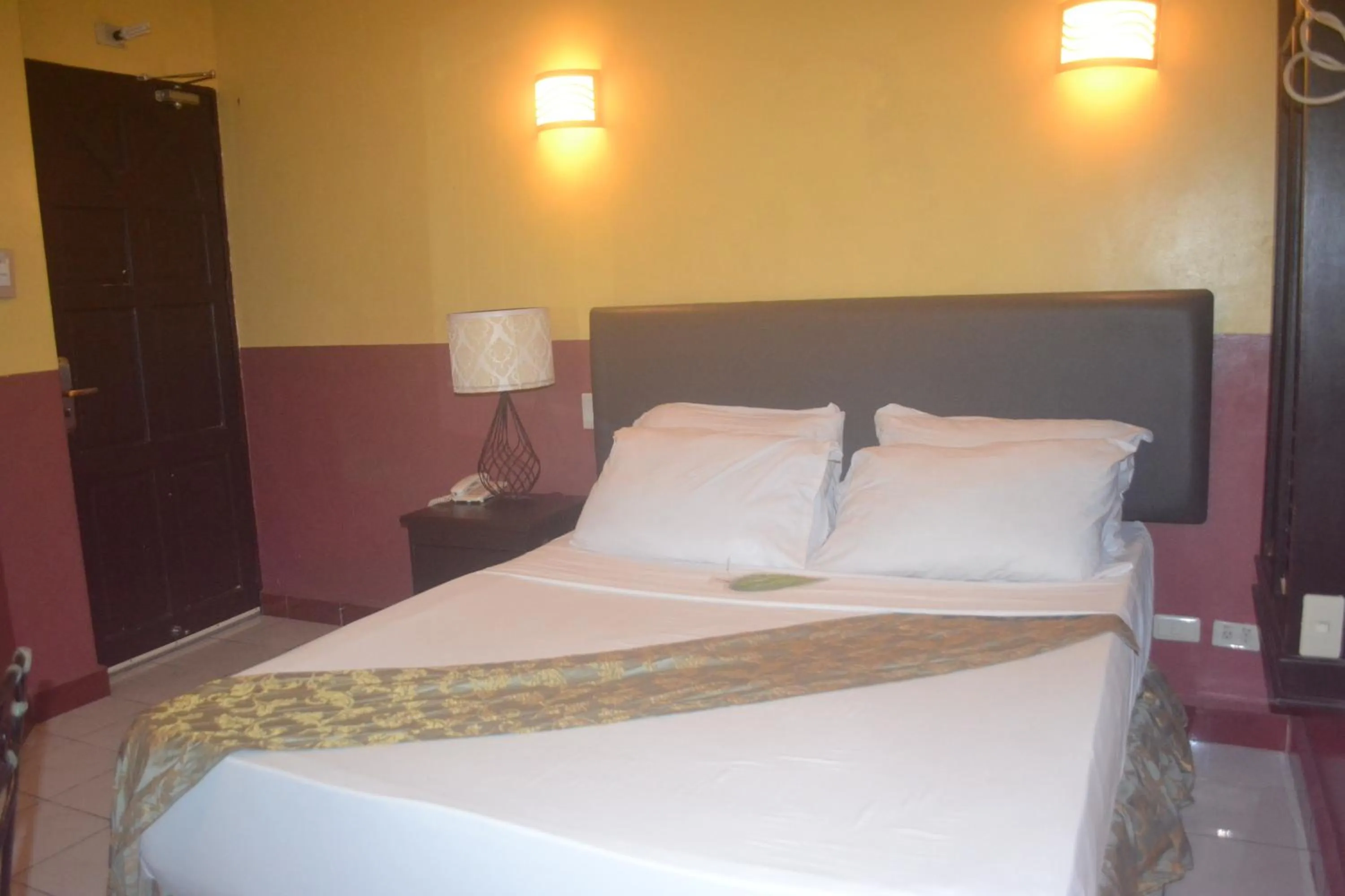 Photo of the whole room, Bed in DM Residente Hotel Inns & Villas