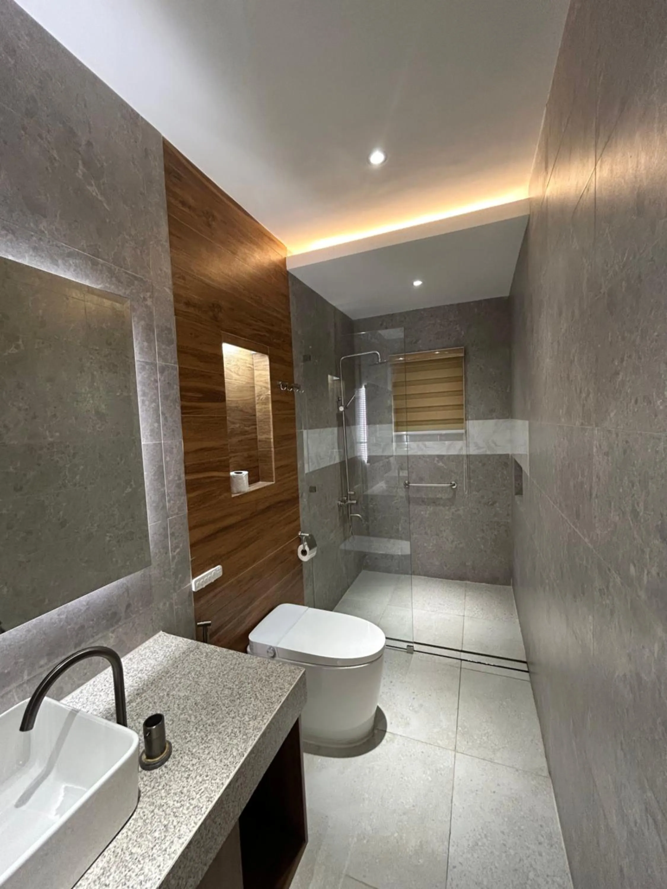Shower in DM Residente Hotel Inns & Villas
