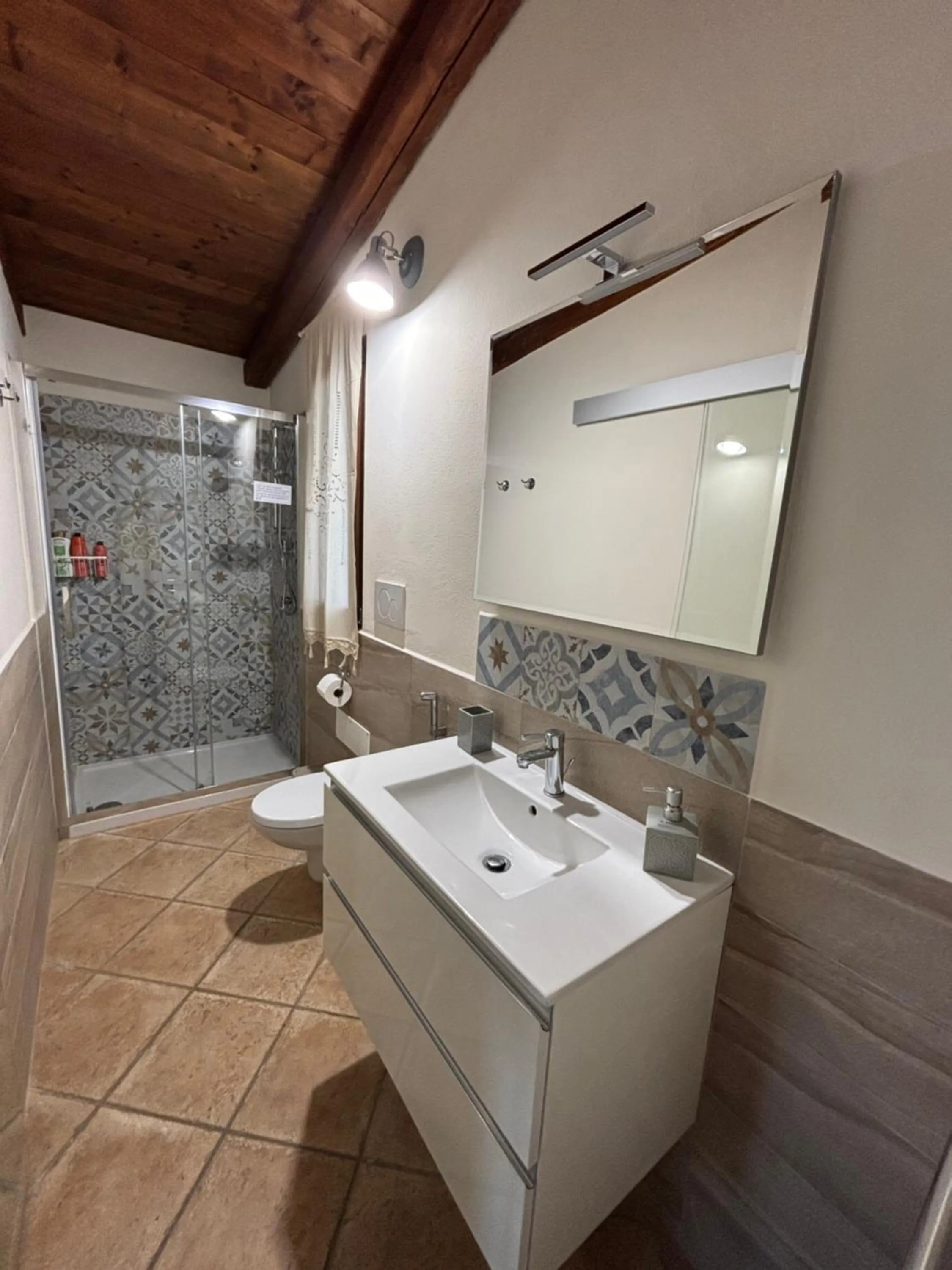 Bathroom in La Botte e il Vino Rooms