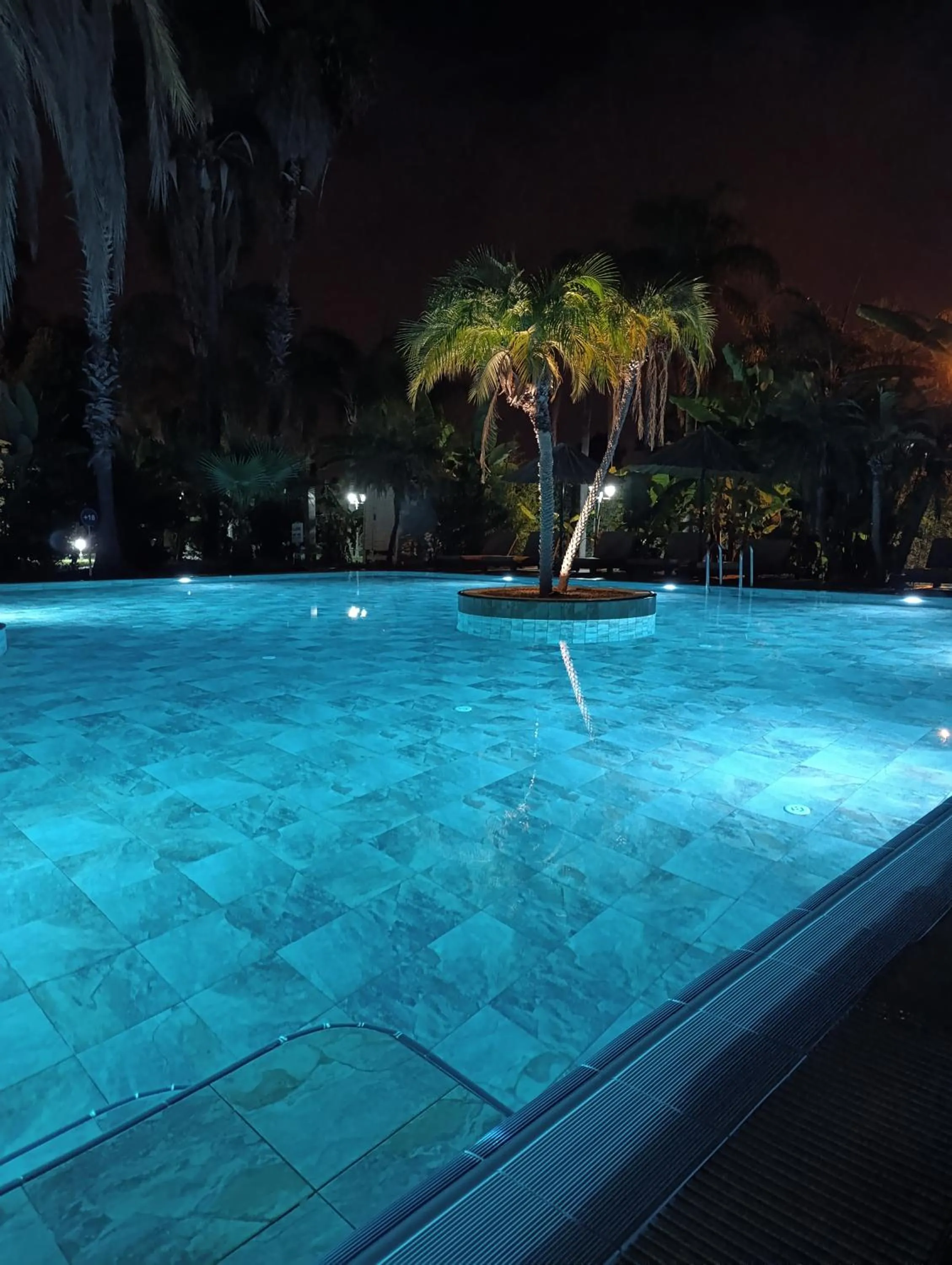 Swimming pool in Presa Di Finica Hotel