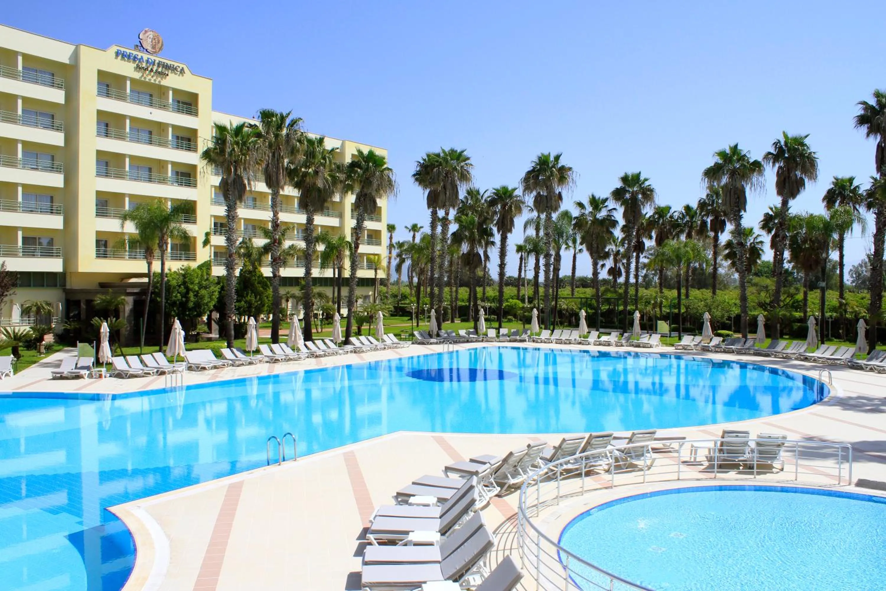 Swimming pool in Presa Di Finica Hotel