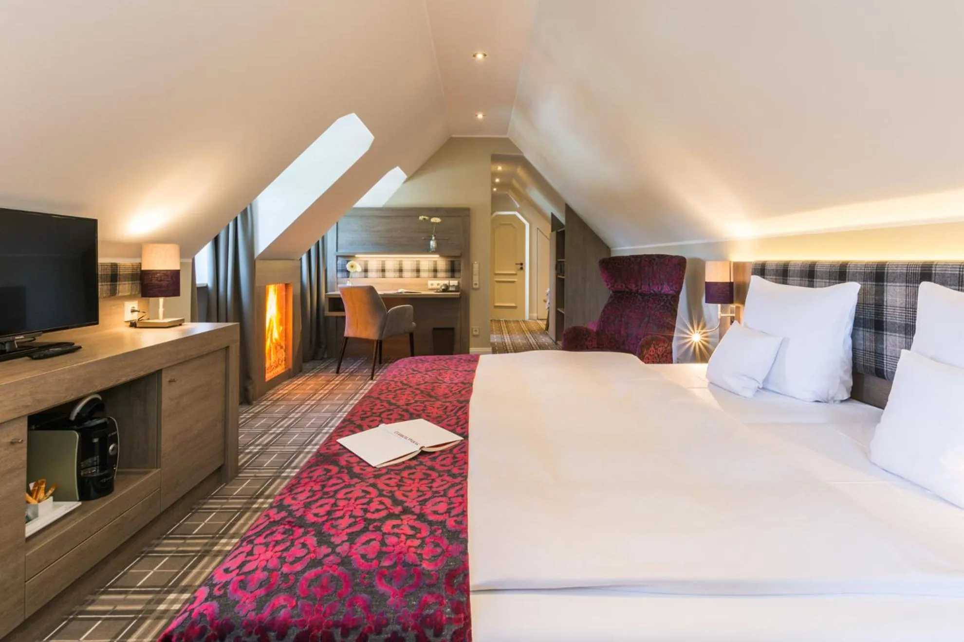 Photo of the whole room, Bed in Lohmann's Romantik Hotel Gravenberg