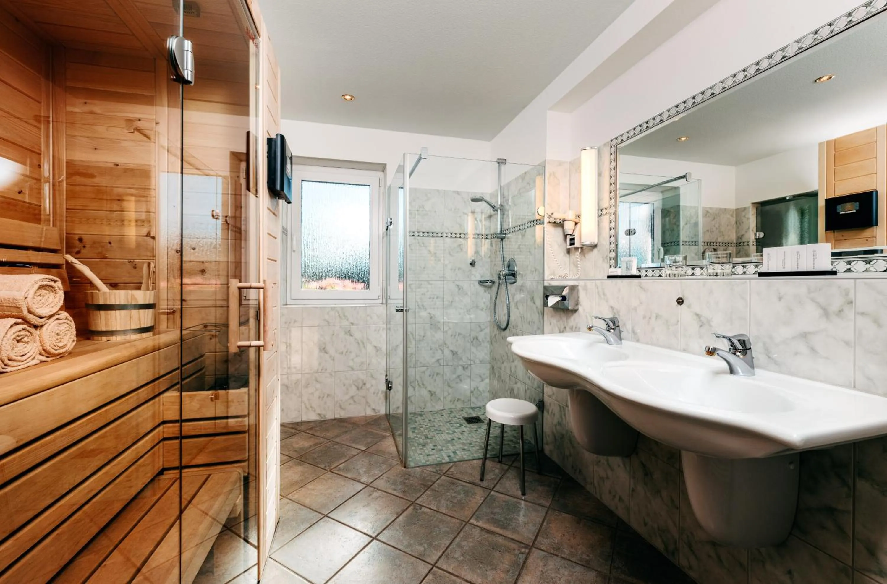 Shower in Lohmann's Romantik Hotel Gravenberg