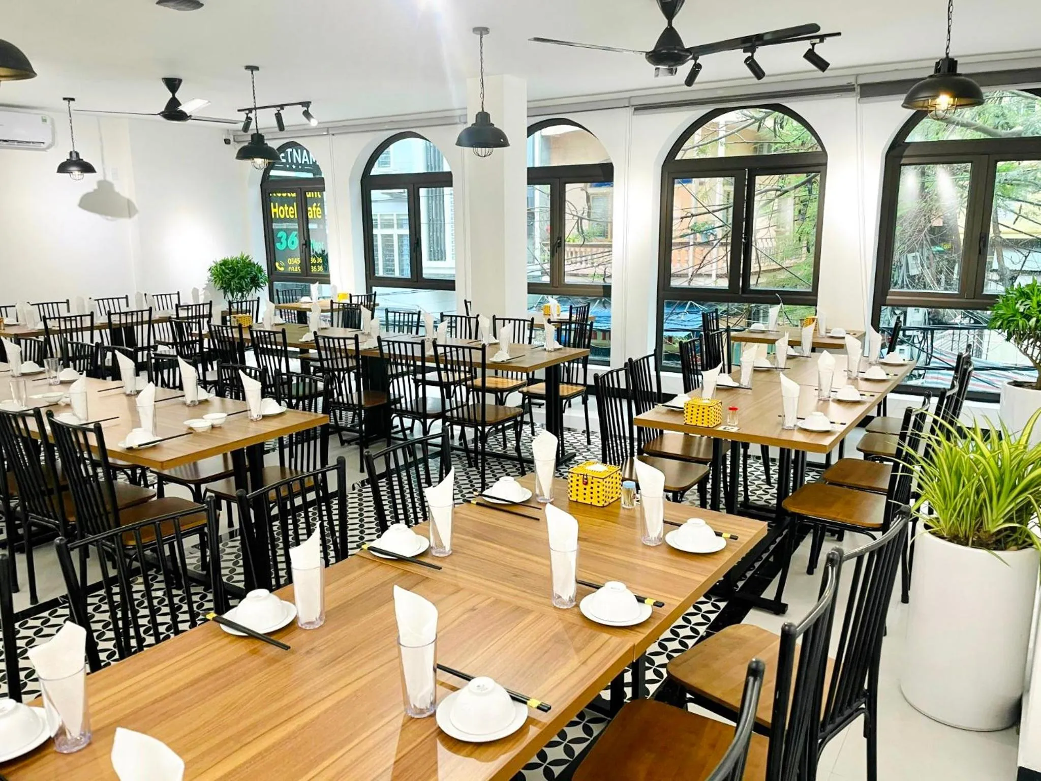 Restaurant/places to eat in Little Vietnam Hotel - Cát Bà