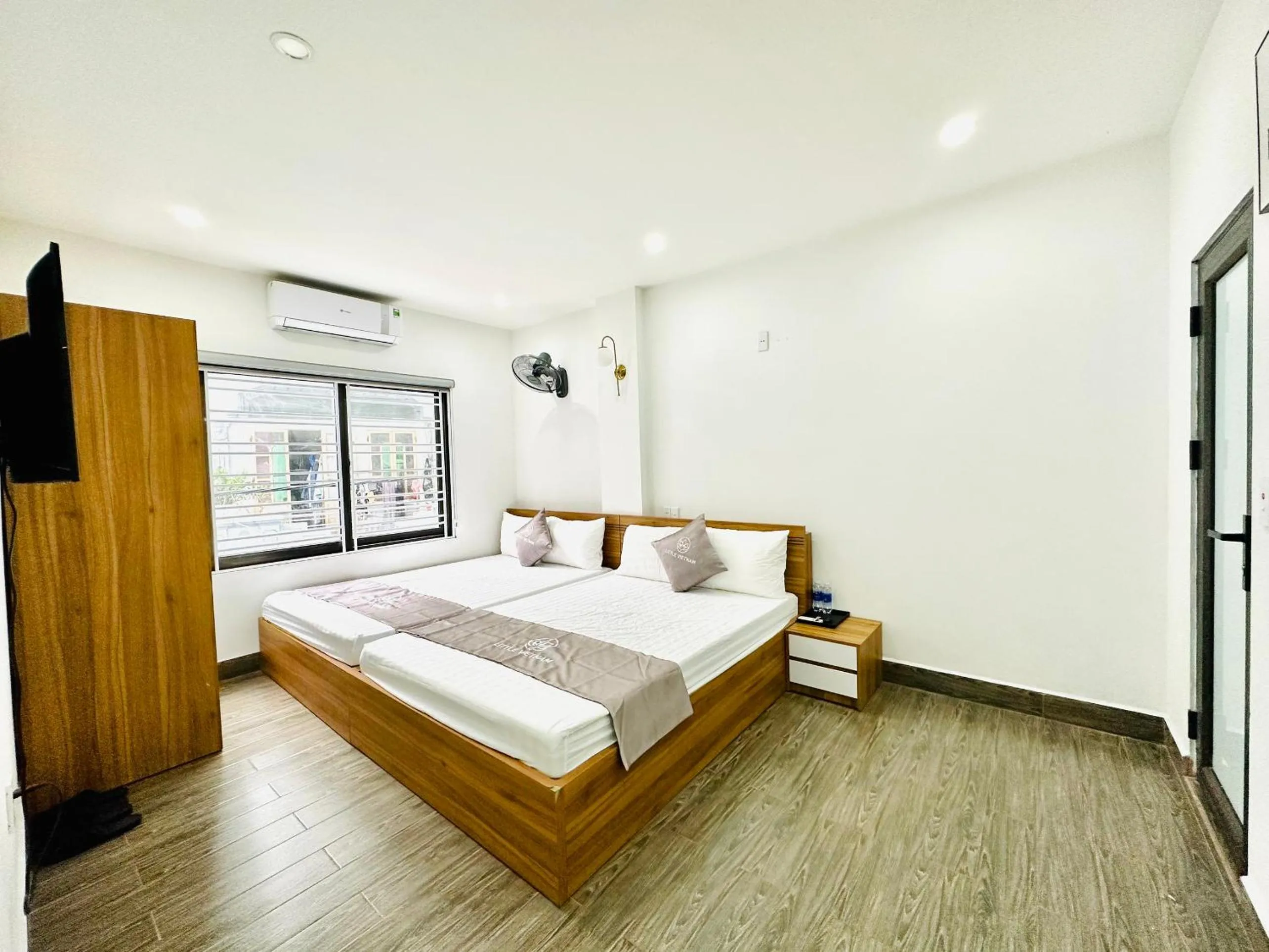 Bedroom, Bed in Little Vietnam Hotel - Cát Bà