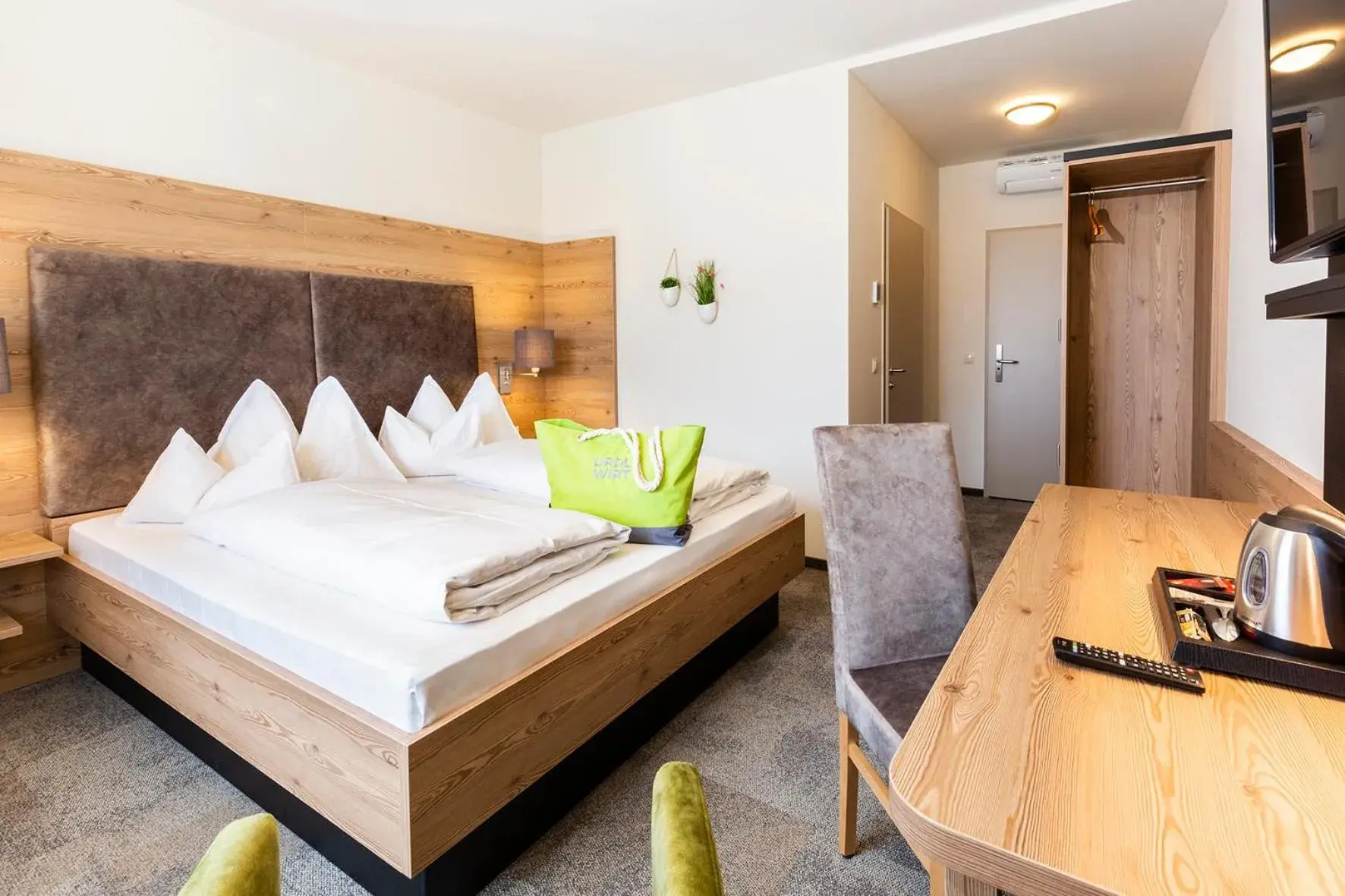 Family Offer - 2 Superior Double Rooms side by side for 2 Adults + 2 Children under 14 years in Urdlwirt - Hotel & Restaurant Family Offer - 2 Superior Double Rooms side by side for 2 Adults + 2 Children under 14 years in Urdlwirt - Hotel & Restaurant