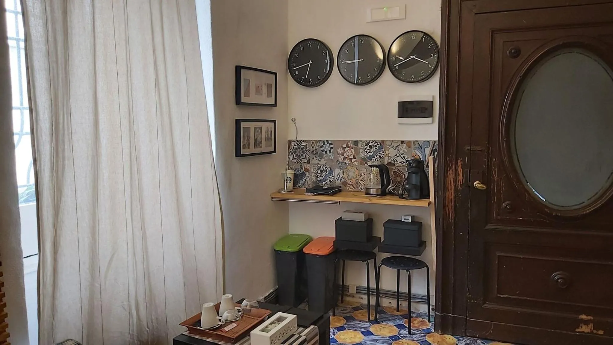 Seating area in dimora aganoor business suite