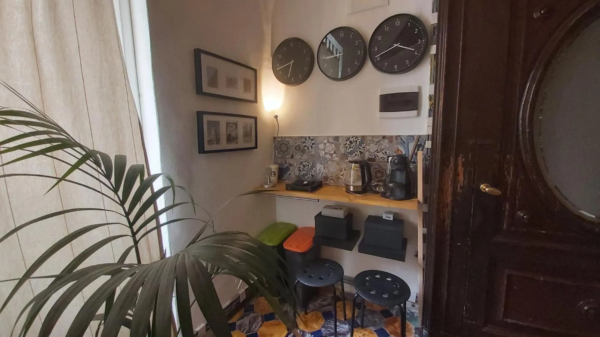 Seating area in dimora aganoor business suite