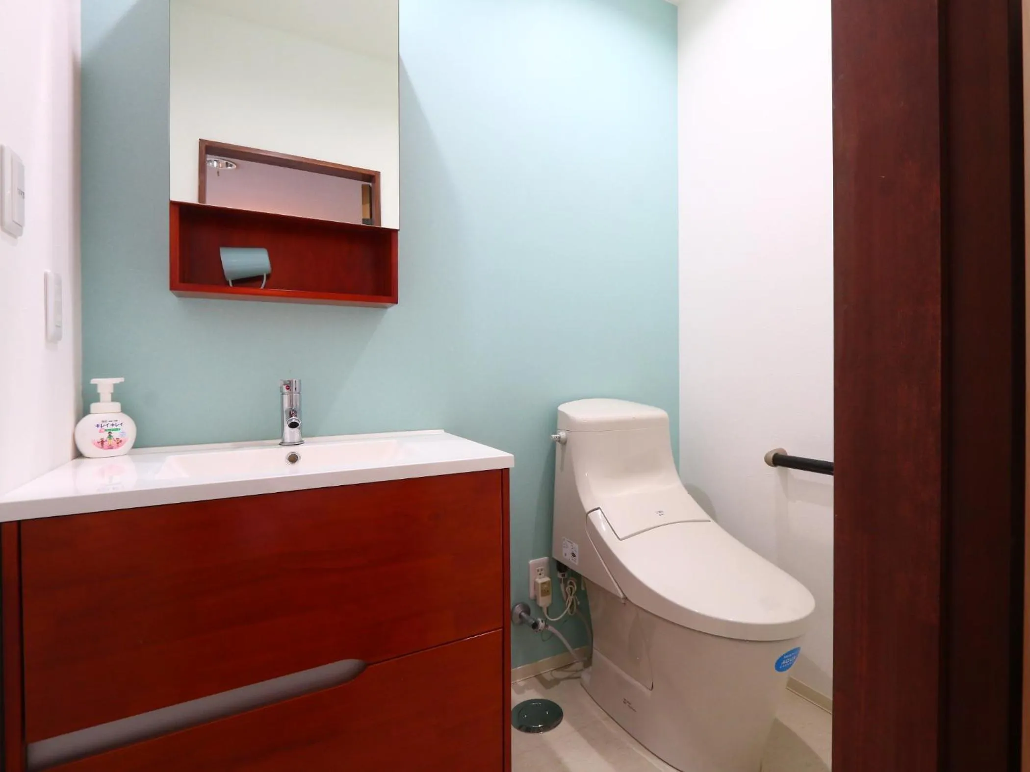 Photo of the whole room in Ikemoto