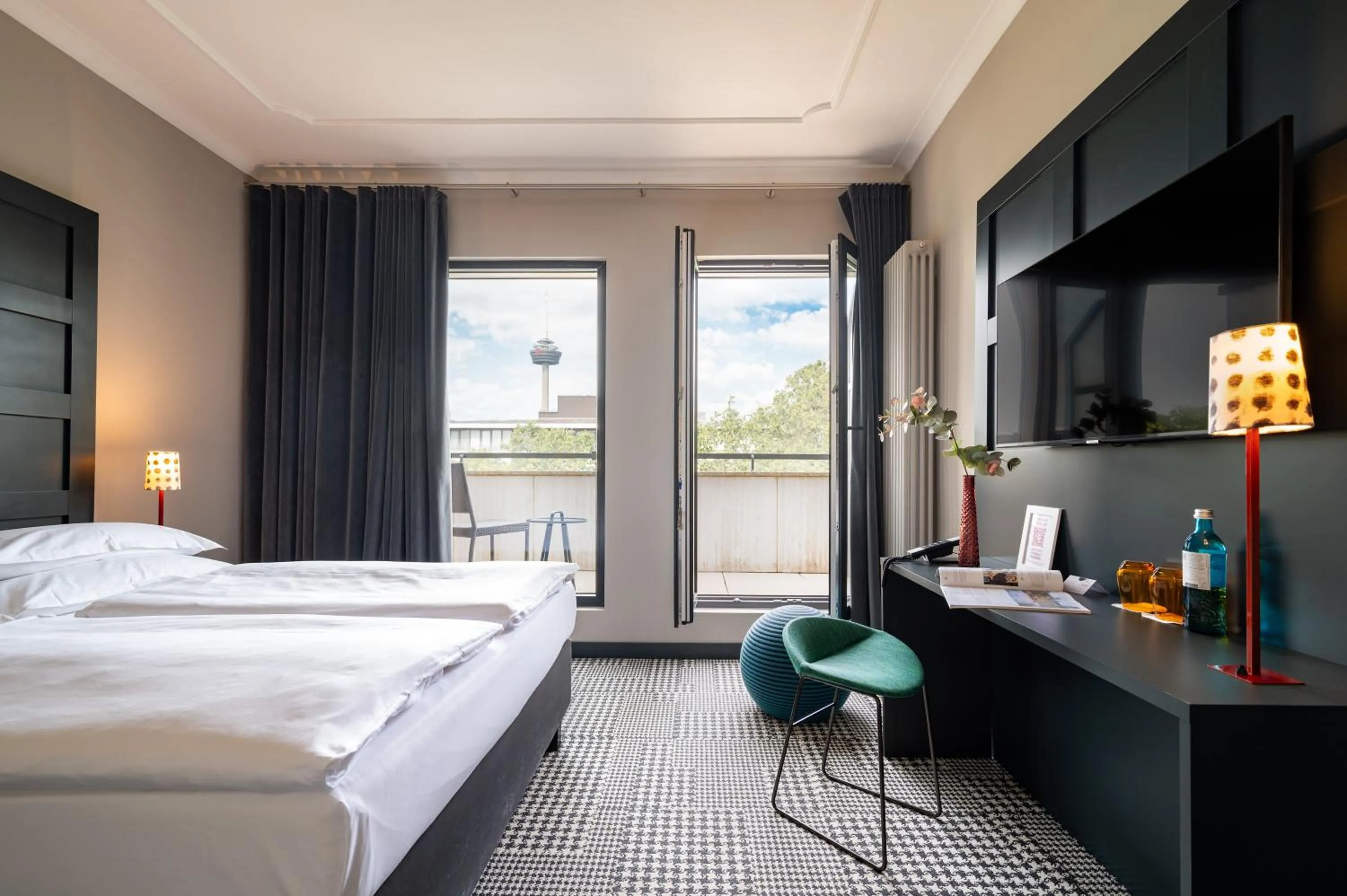 Photo of the whole room, Bed in The Midtown Hotel