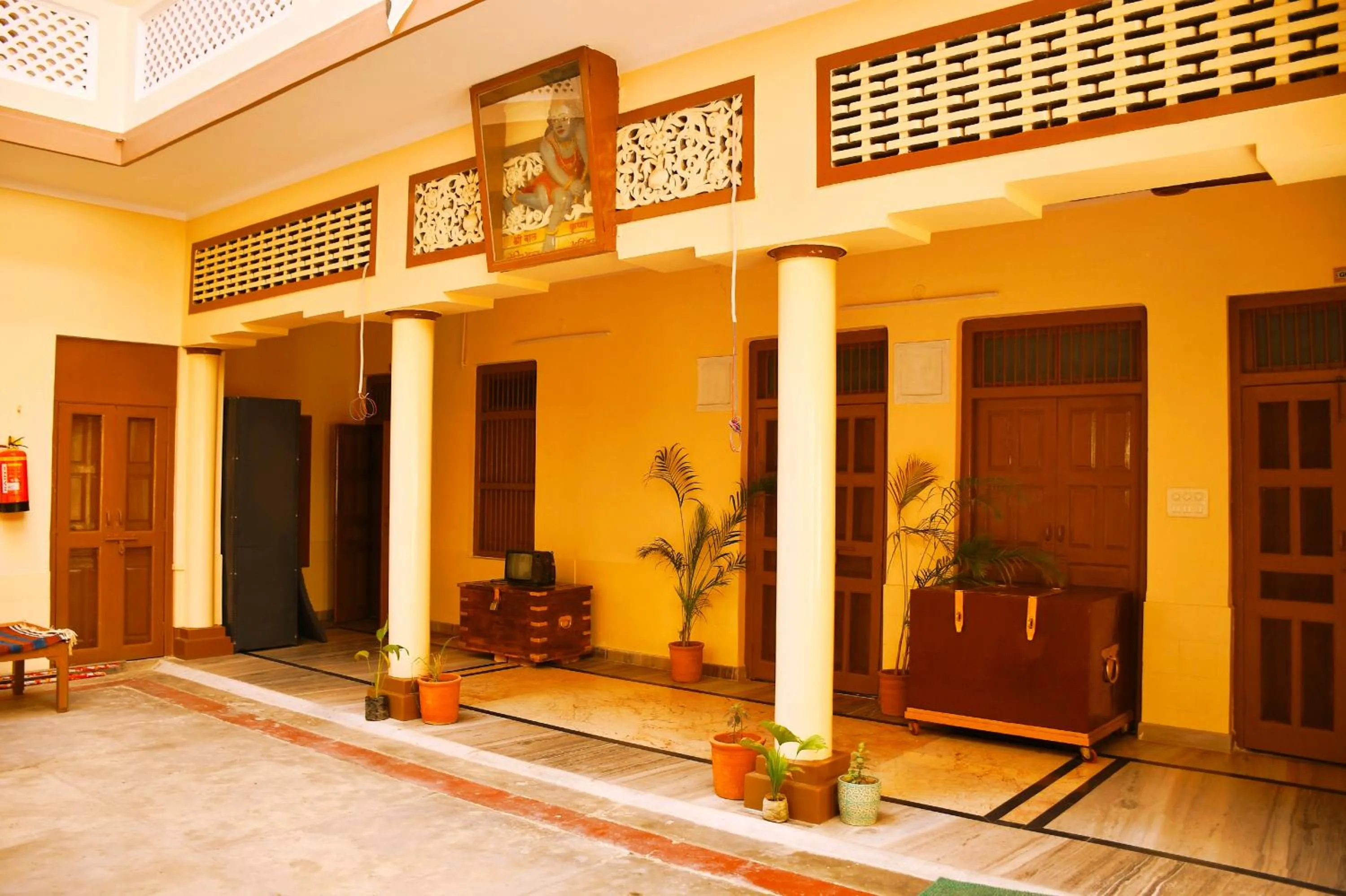 Restaurant/places to eat in Gobind Bhawan Heritage Hotel