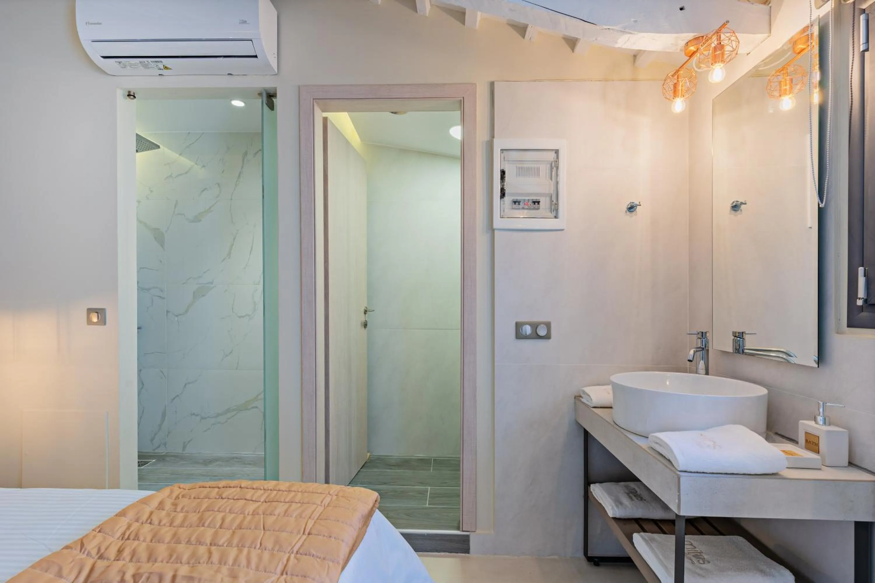 Bathroom, Bed in Mitos-Suites