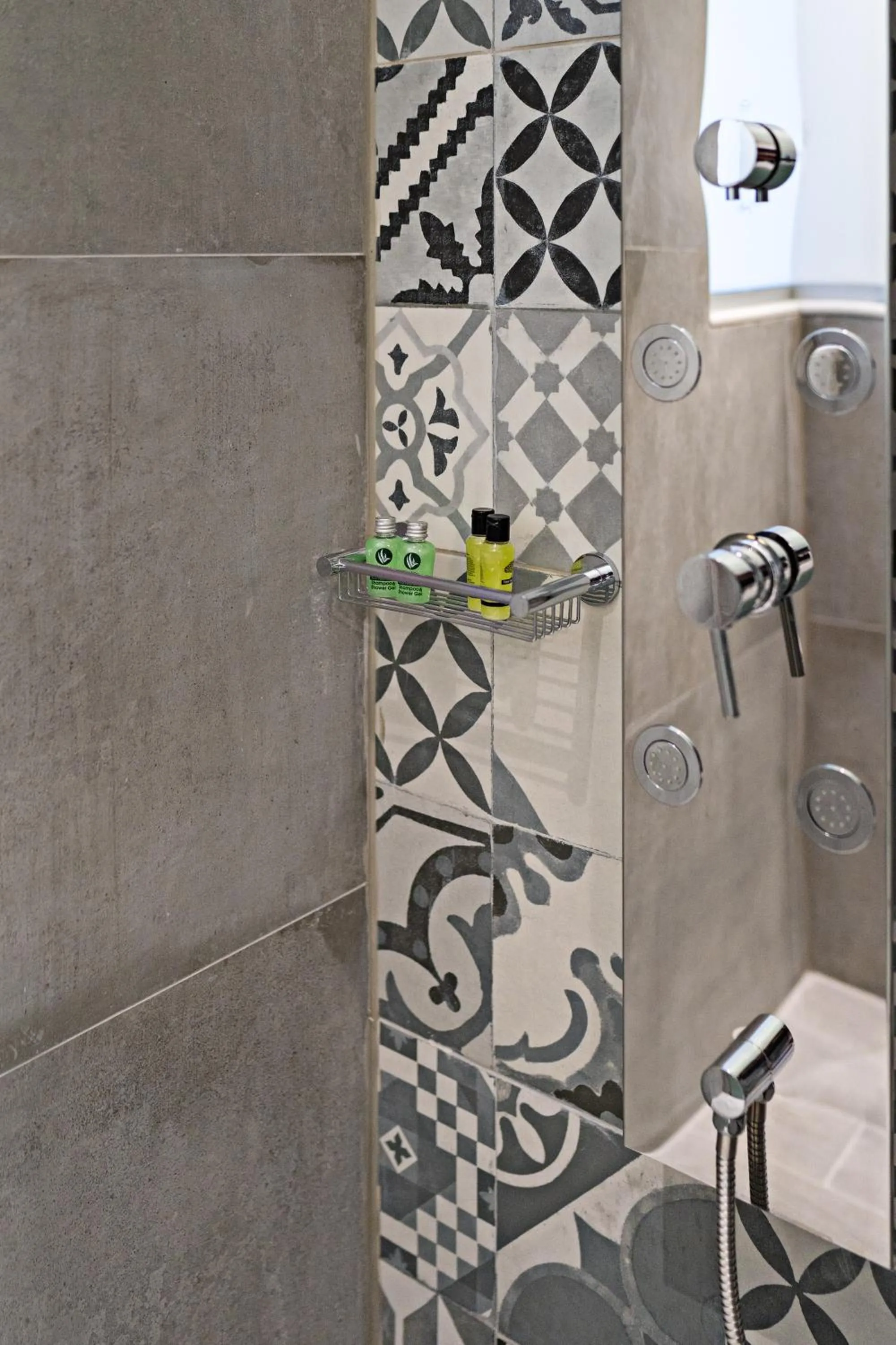 Shower in Mitos-Suites