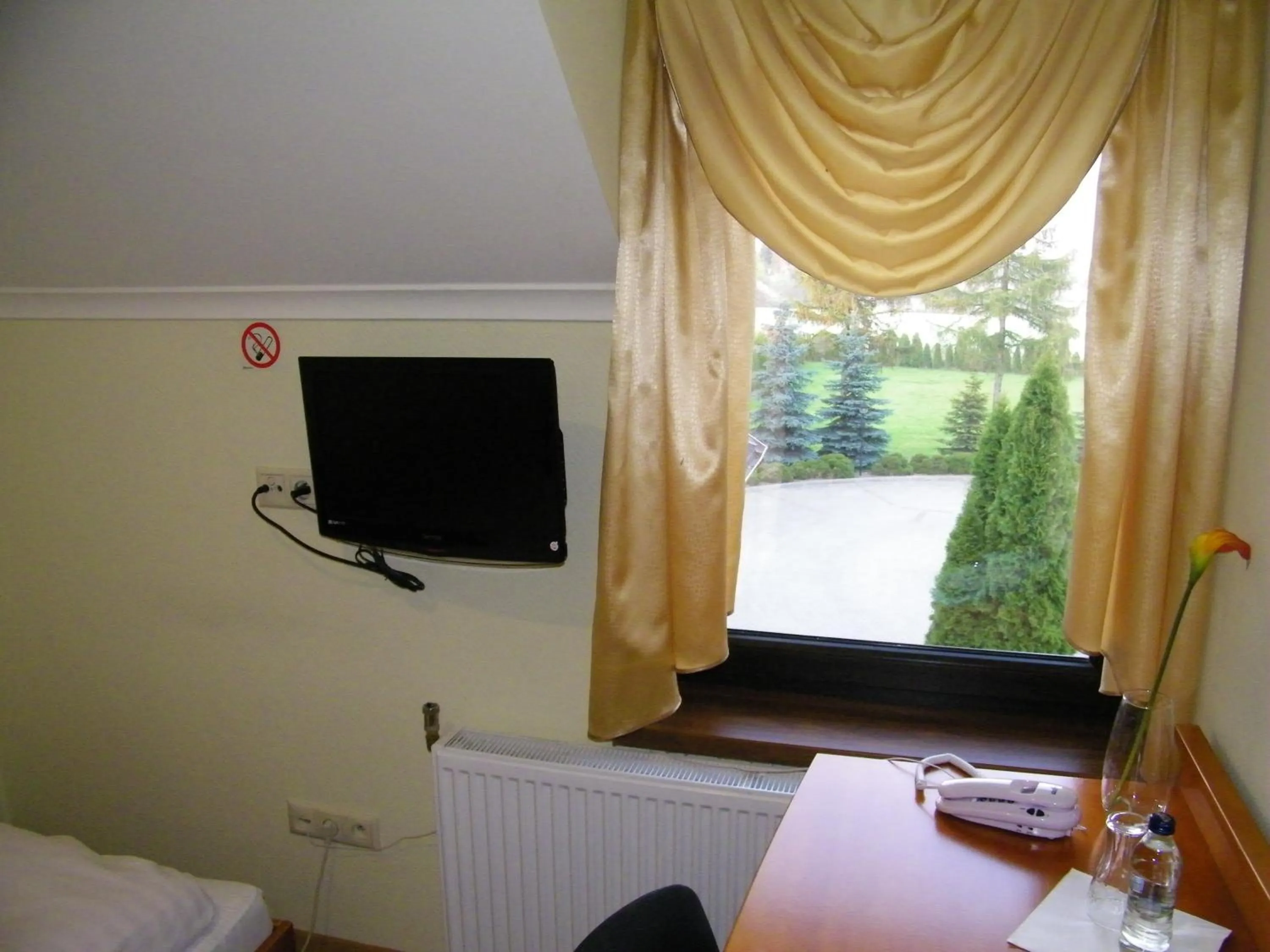 TV and multimedia, Bed in Hotel Restauracja Tawerna Gliwice