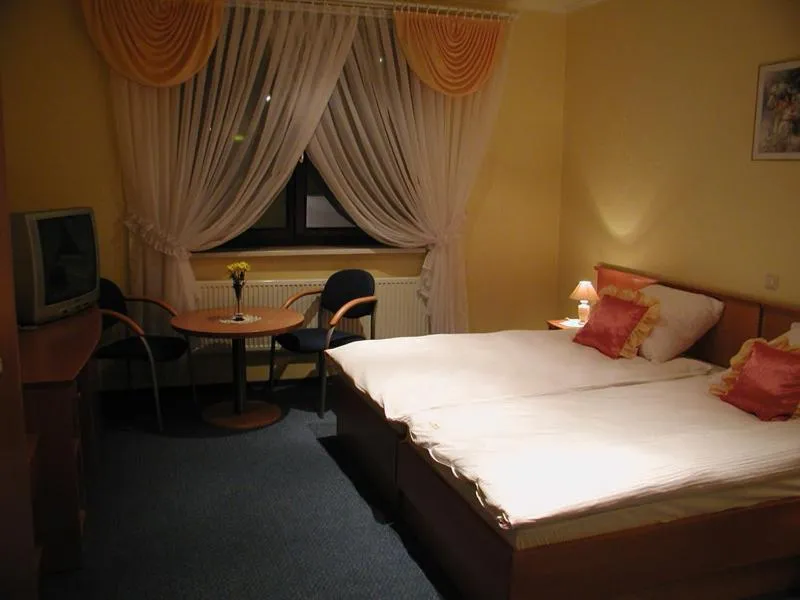 Bed in Hotel Restauracja Tawerna Gliwice