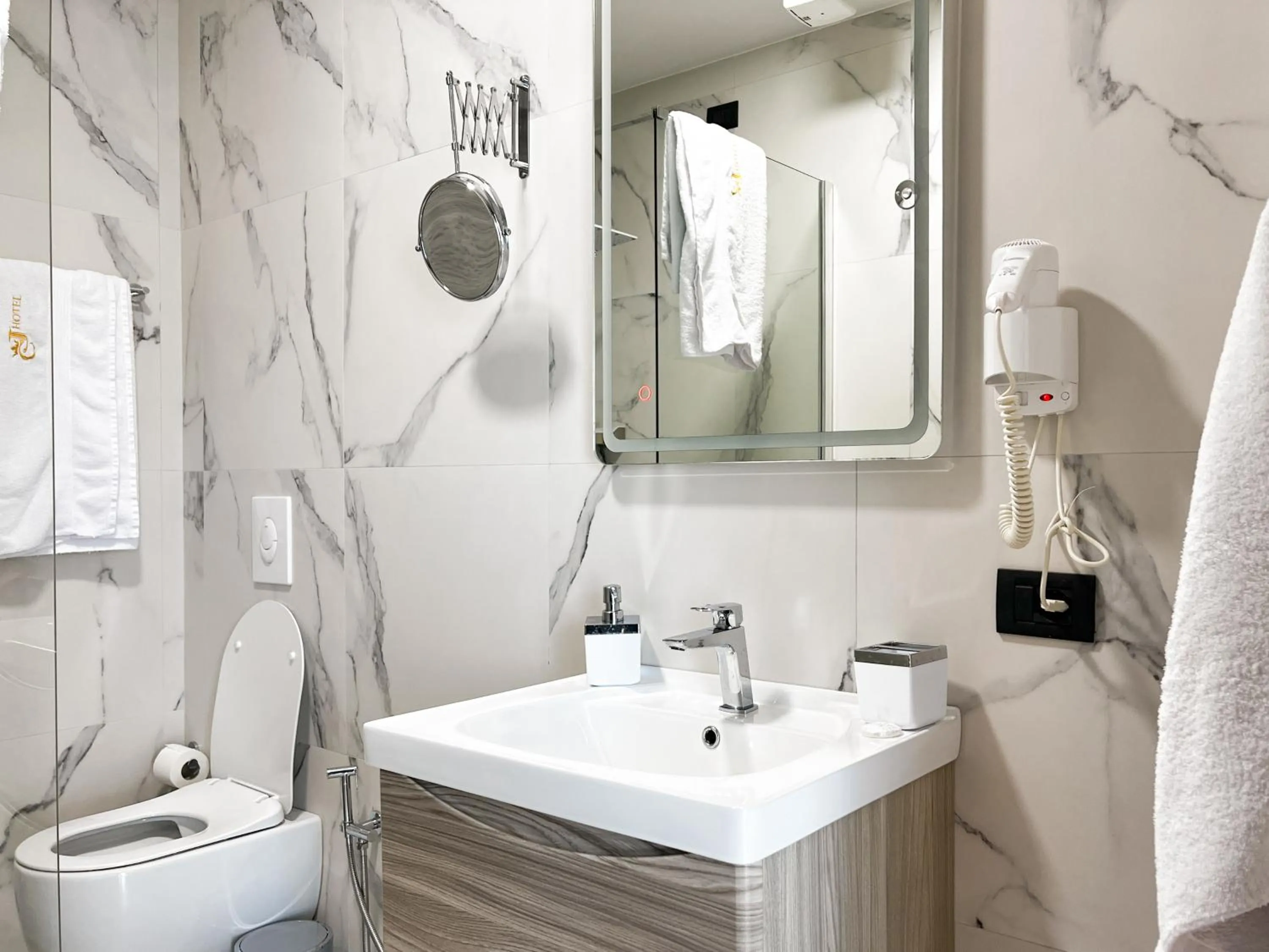 Shower in Jata Hotel