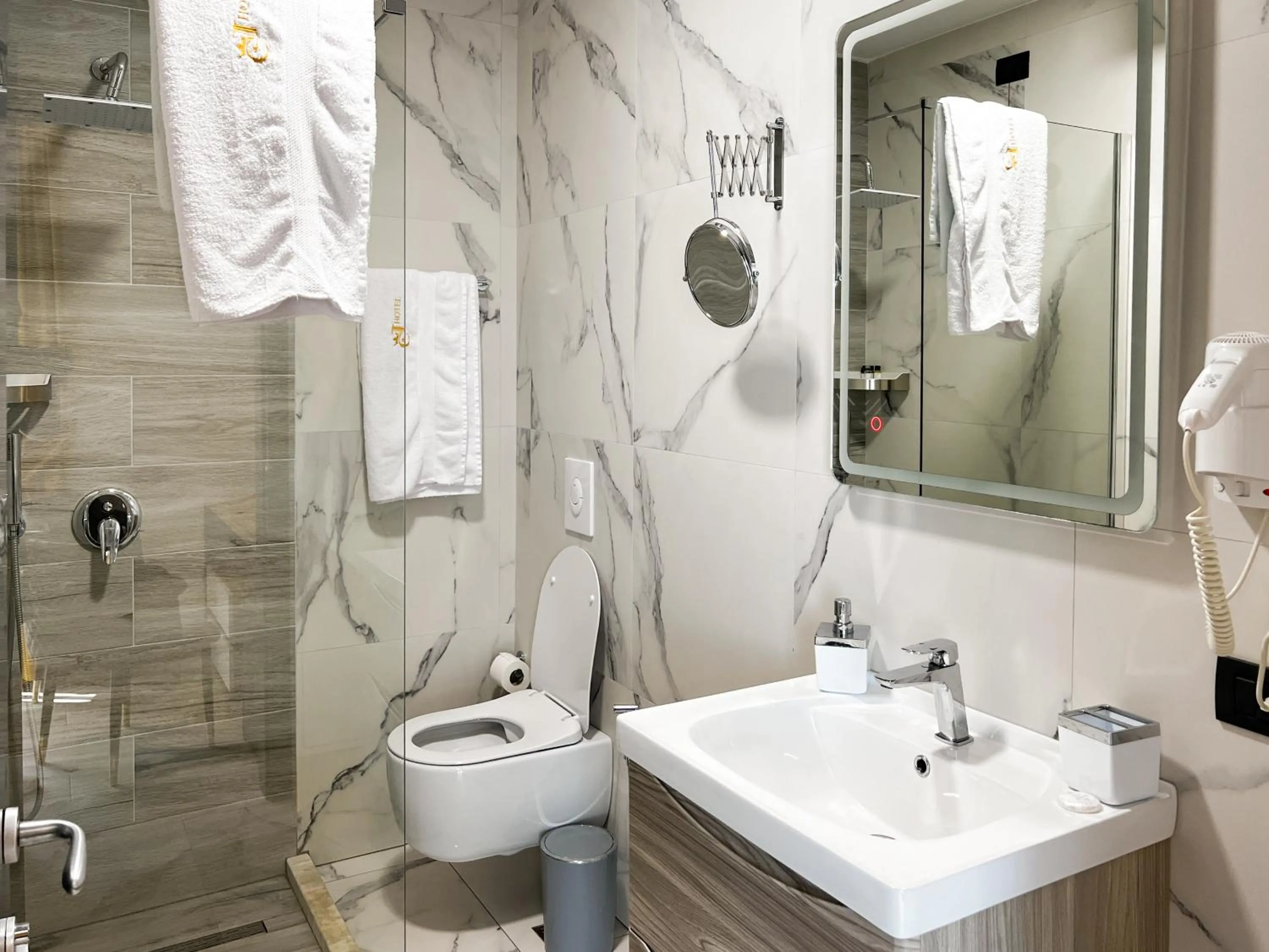 Shower in Jata Hotel