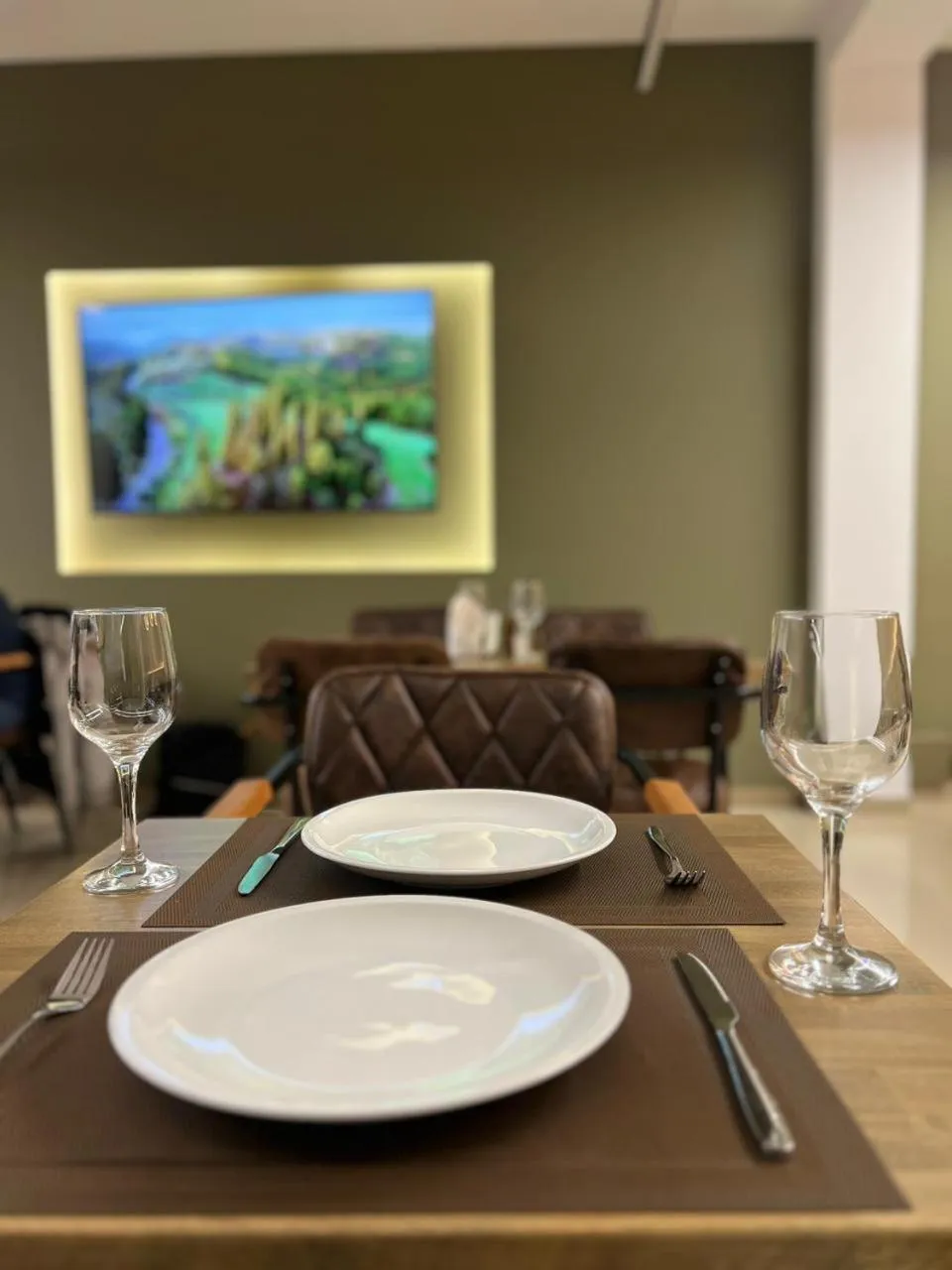 Restaurant/places to eat in Jata Hotel