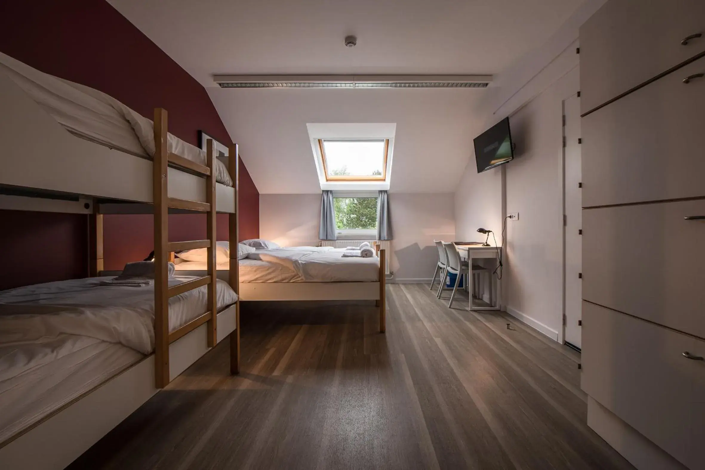 Quadruple Room with Private Bathroom in Auberge des 3 Fontaines - Youth Hostel Quadruple Room with Private Bathroom in Auberge des 3 Fontaines - Youth Hostel