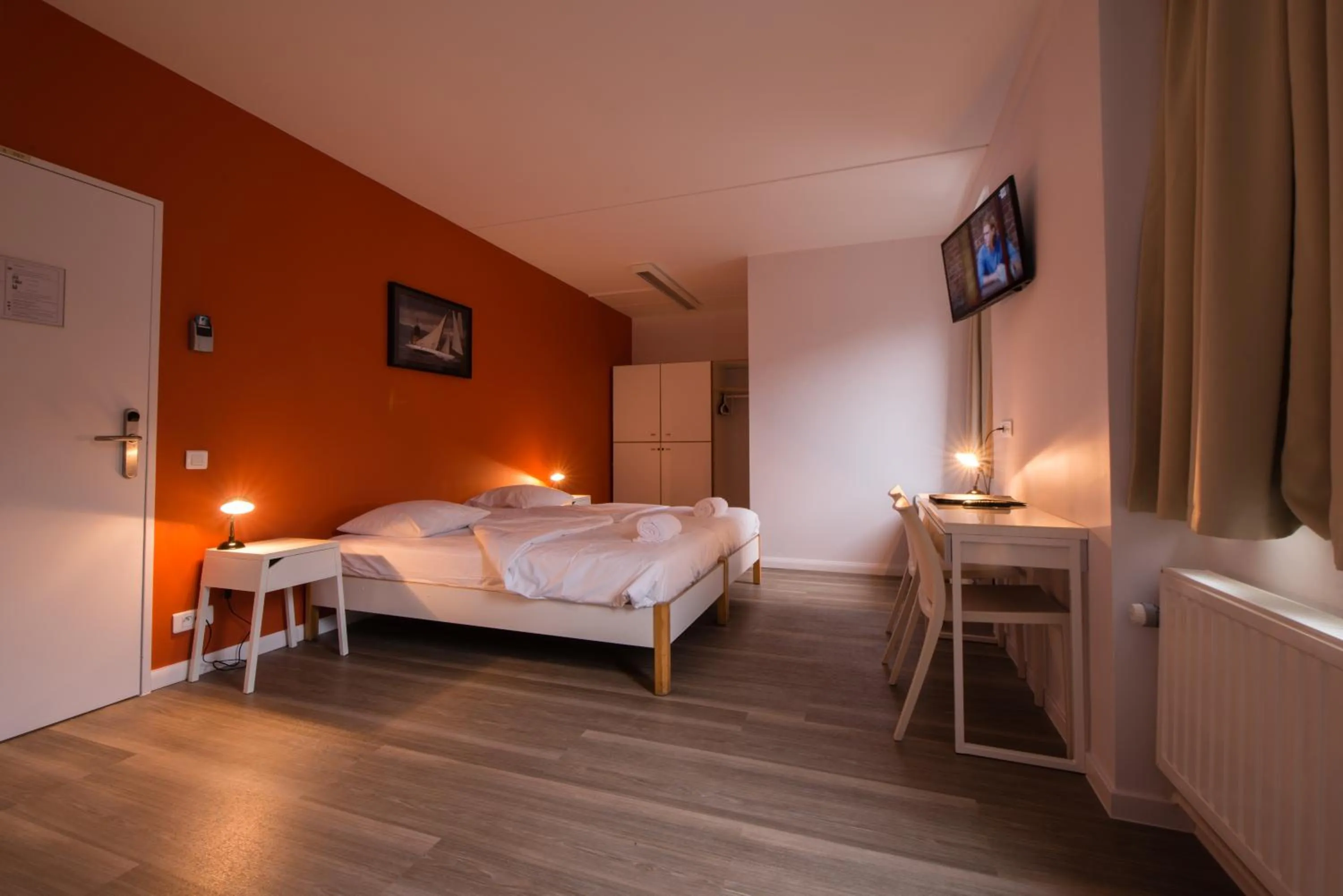 TV and multimedia, Bed in Auberge des 3 Fontaines - Youth Hostel