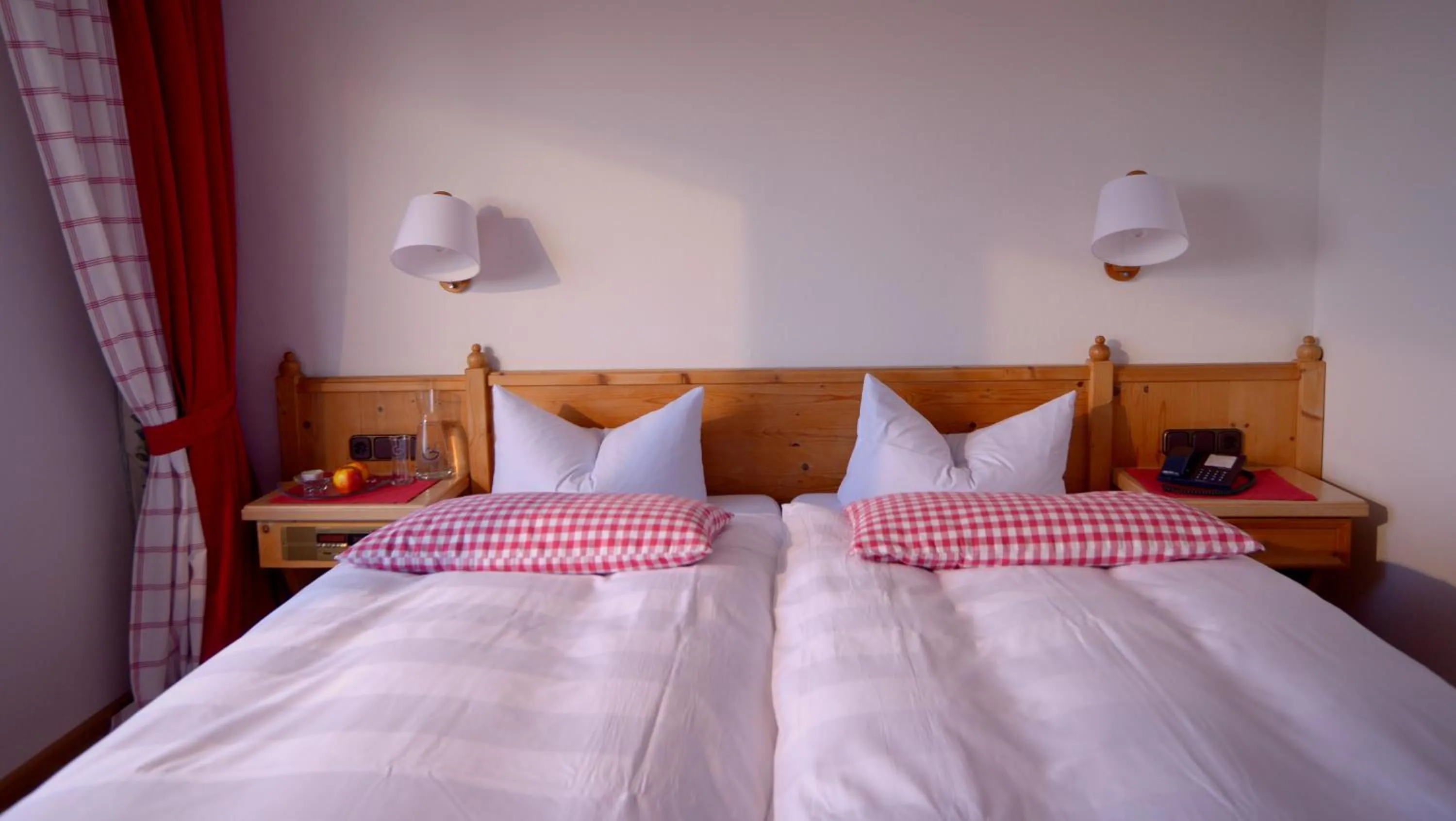 Bed in BELVEDERE - das BIO HOTEL Garni & SuiteHotel am Edersee ! Unser Geschenk für Sie, auch die GästeCard GrimmHeimat!