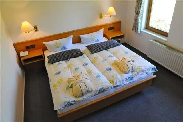 Bed in BELVEDERE - das BIO HOTEL Garni & SuiteHotel am Edersee ! Unser Geschenk für Sie, auch die GästeCard GrimmHeimat!