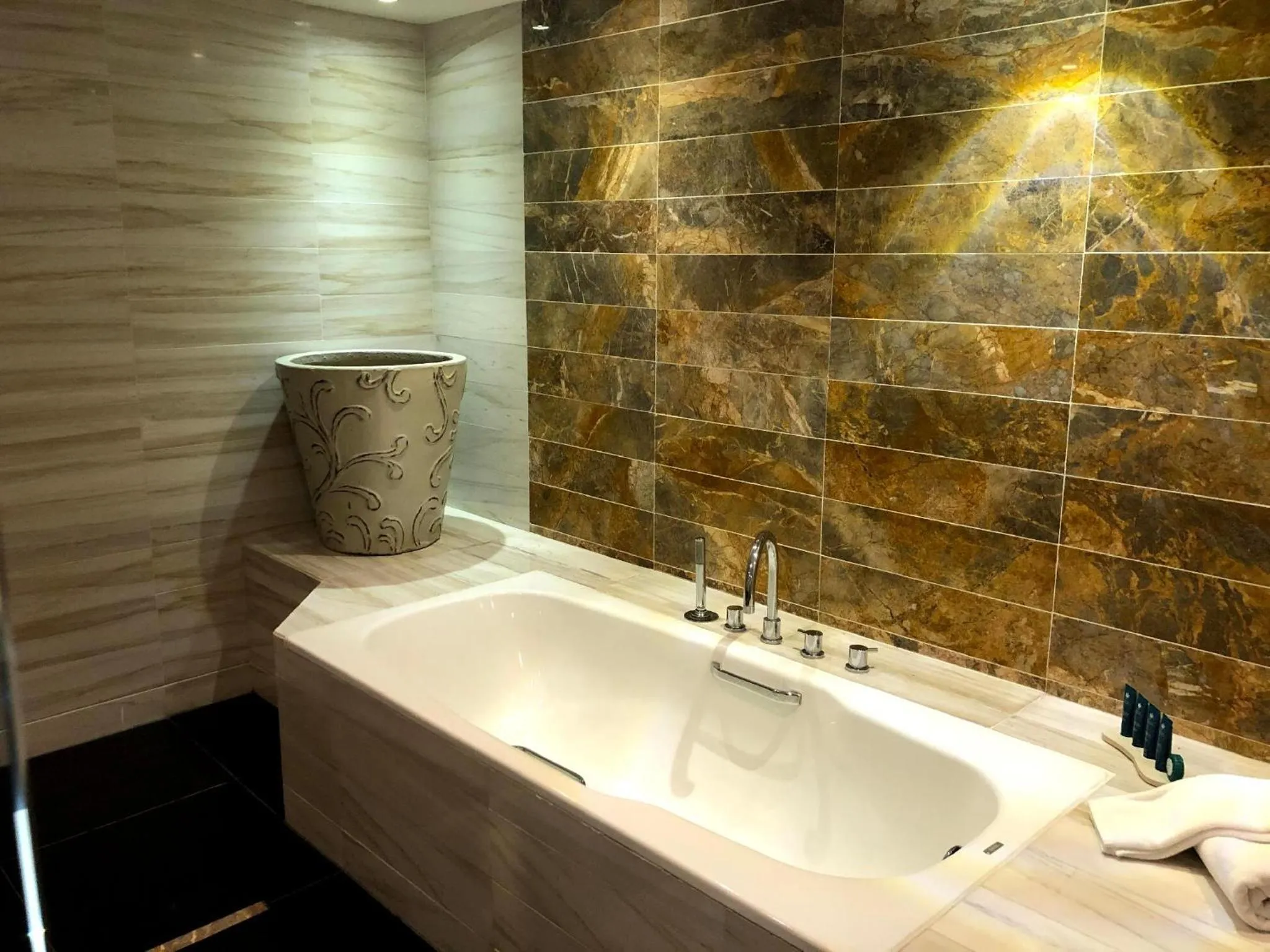 Bathroom in Garden Plaza Saigon - Formerly PARKROYAL Saigon