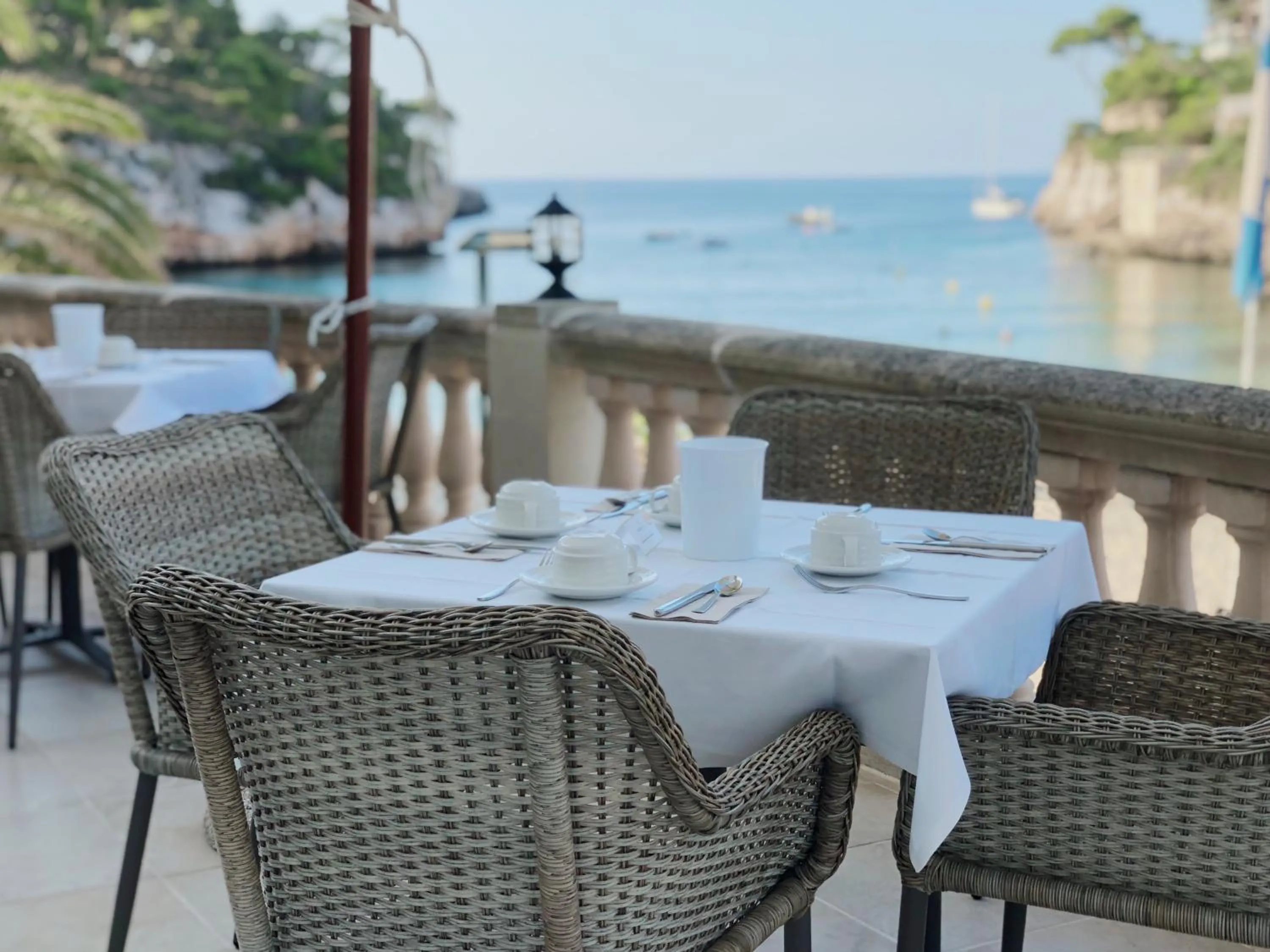 Restaurant/places to eat in Hotel Apartamentos Cala Santanyi