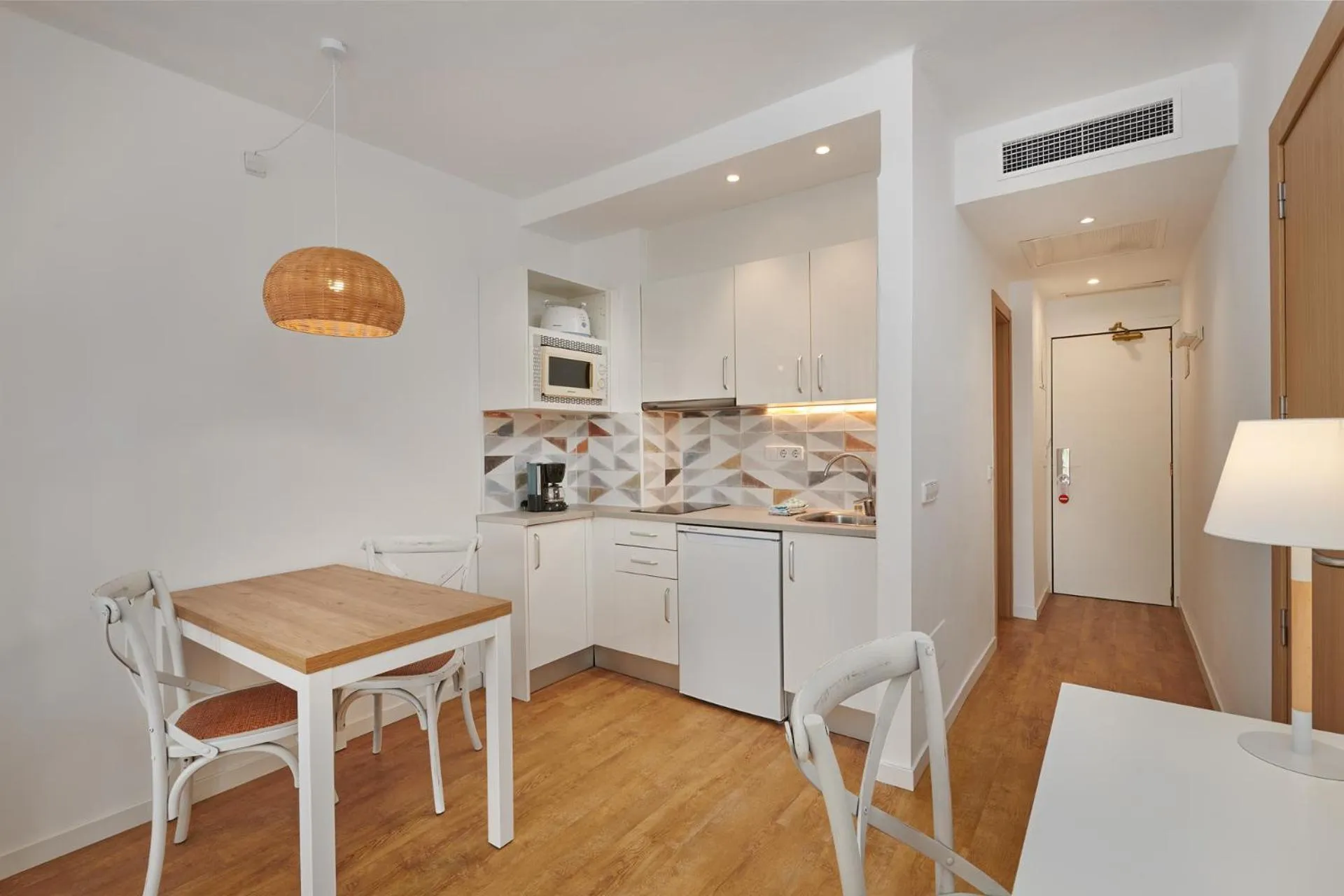 kitchen in Hotel Apartamentos Cala Santanyi