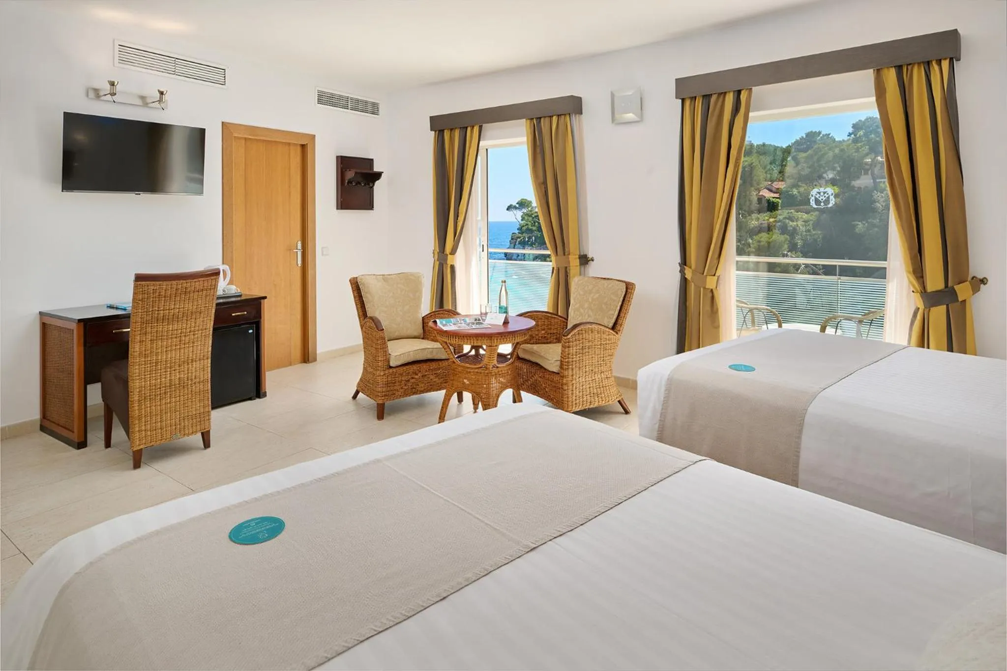 Photo of the whole room, Bed in Hotel Apartamentos Cala Santanyi