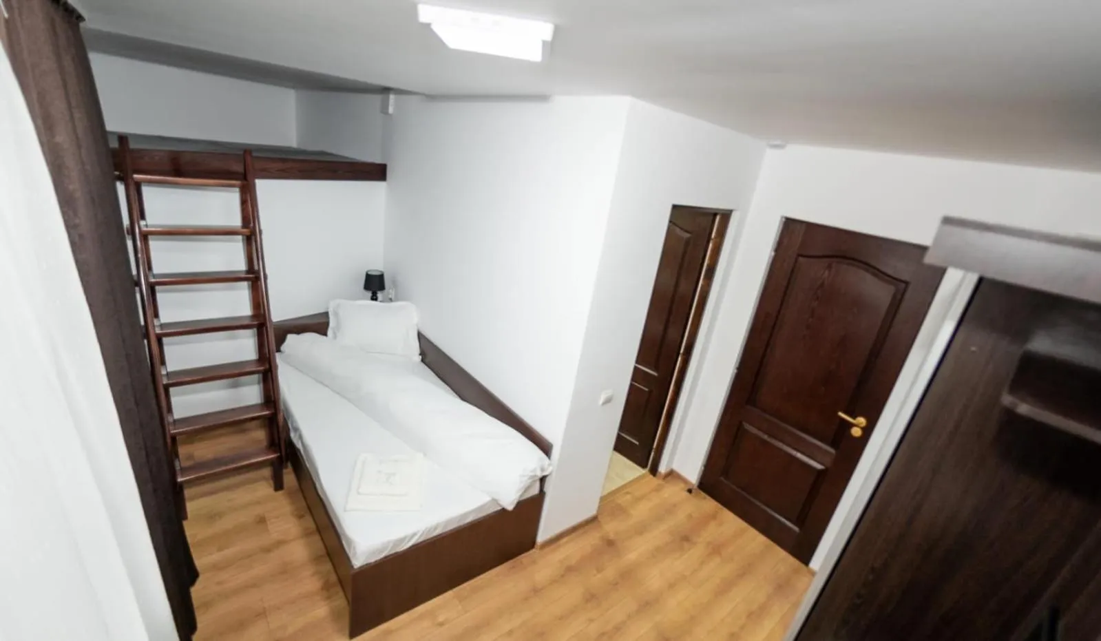 Other, Bed in Casa Câmpulungeană