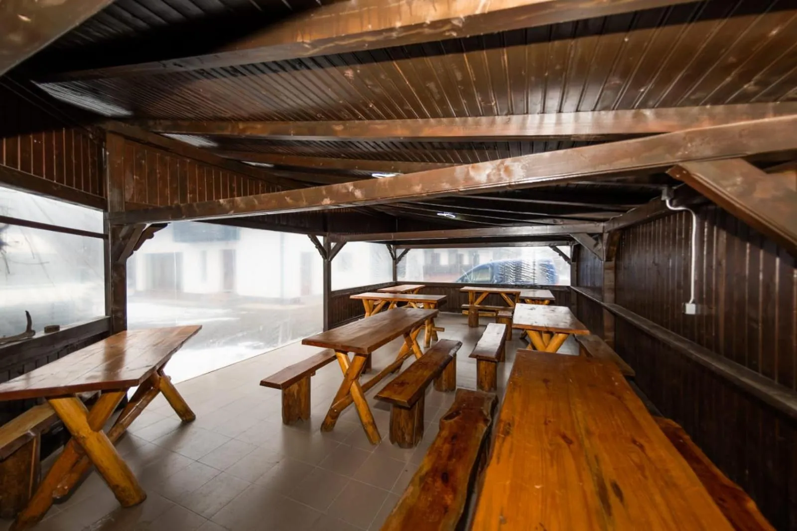 Restaurant/places to eat in Casa Câmpulungeană