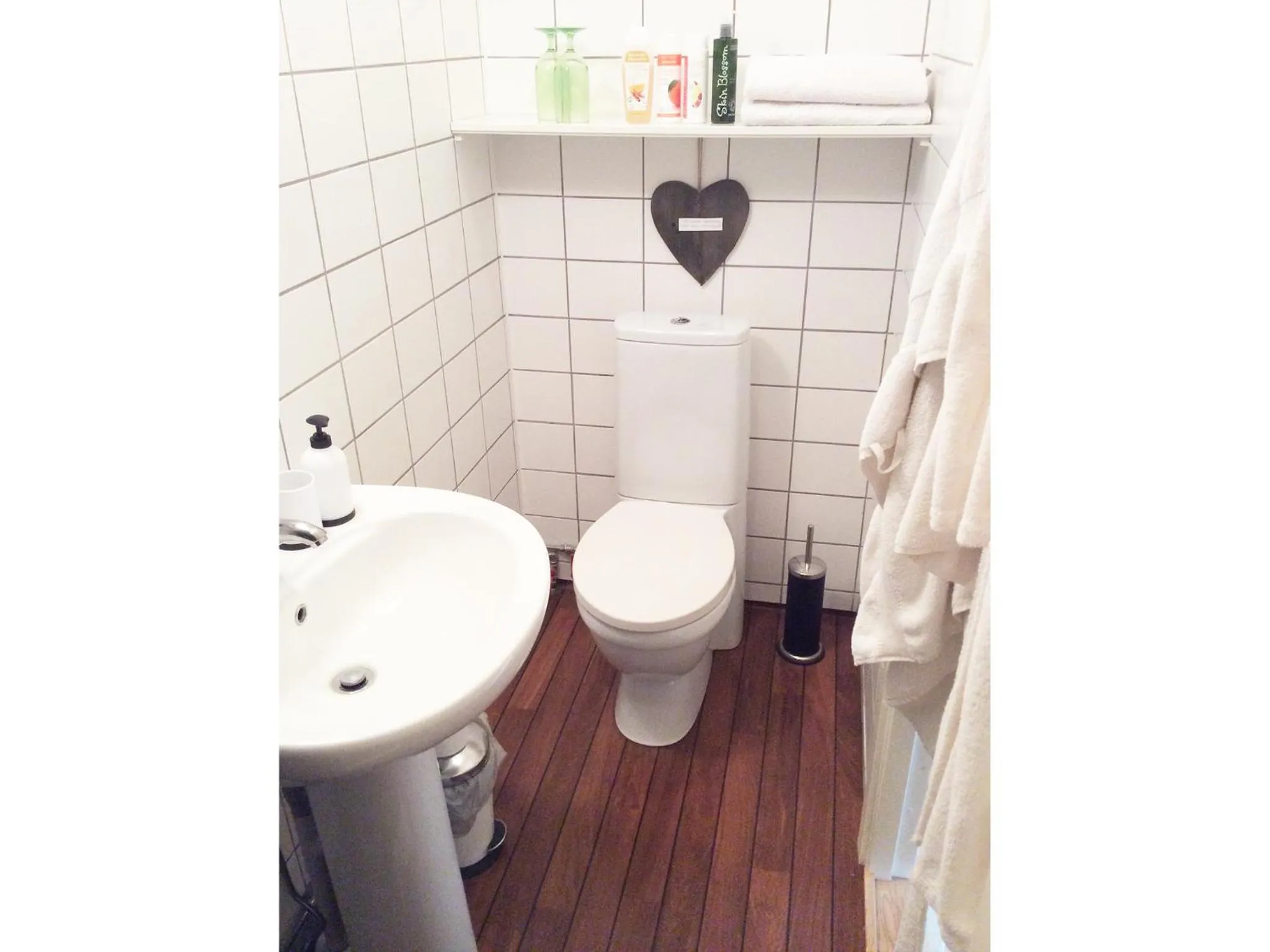 Shower in Bodelssons by the Sea