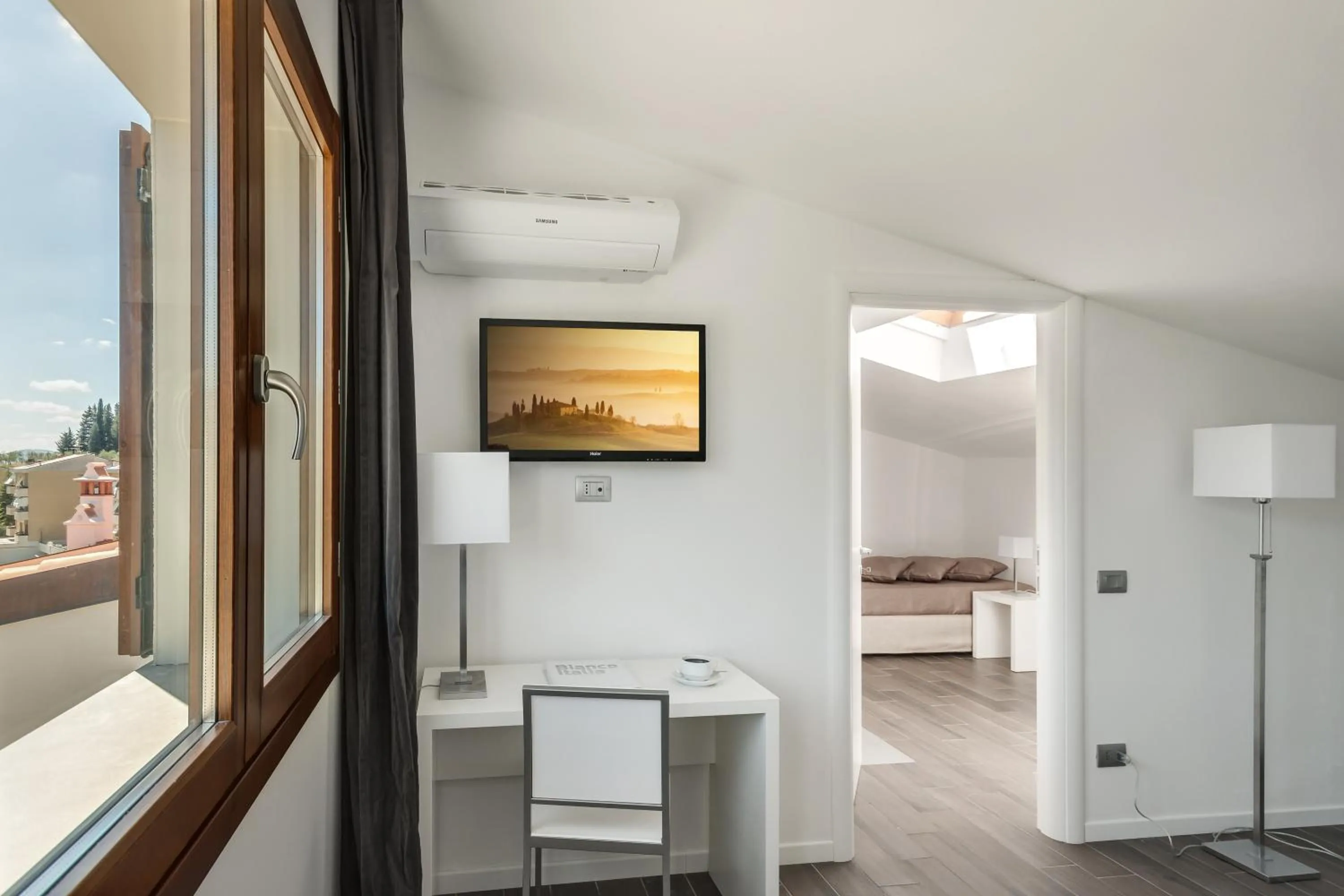 TV and multimedia, Bed in The Florence Hills Resort & Wellness