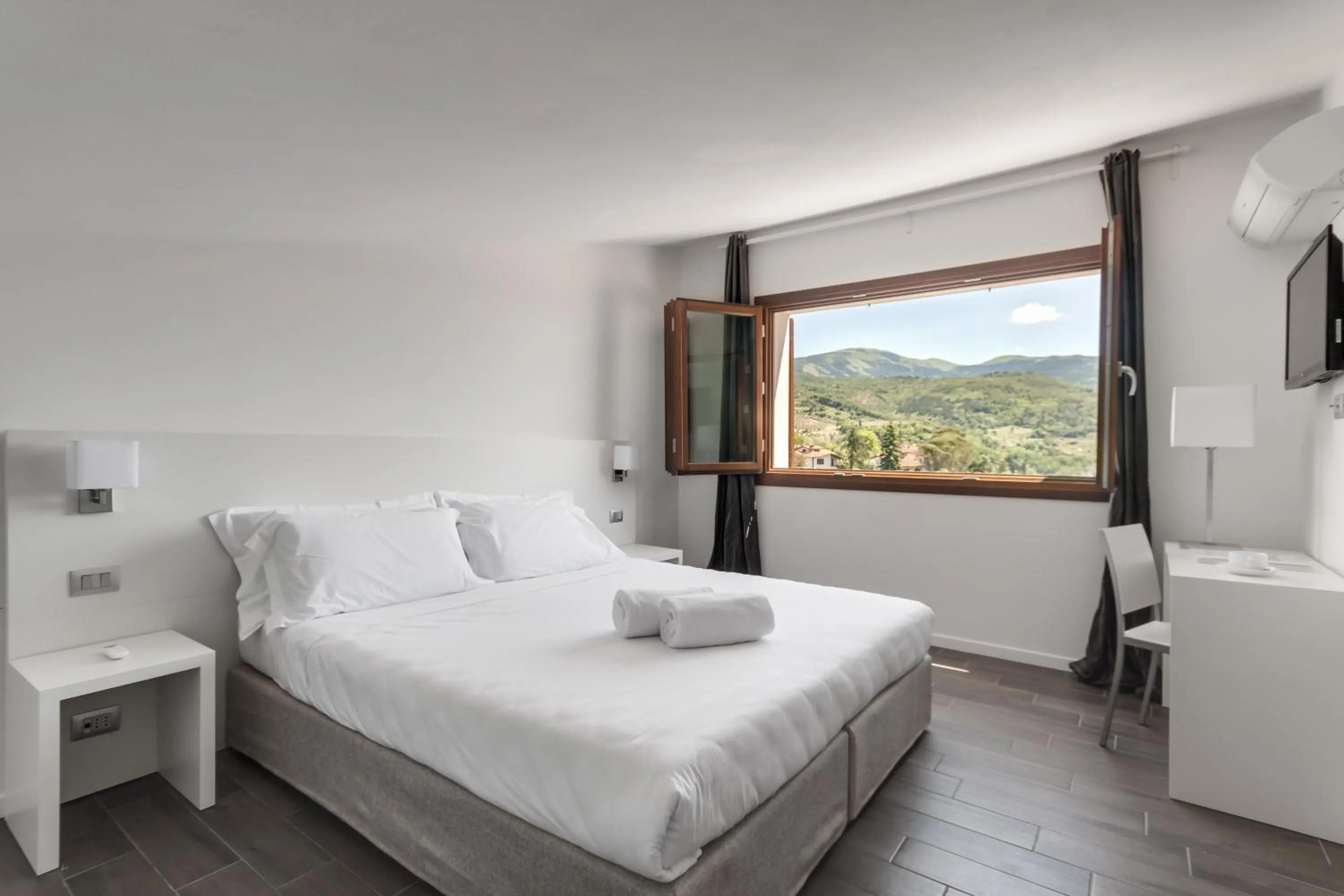 Bed in The Florence Hills Resort & Wellness