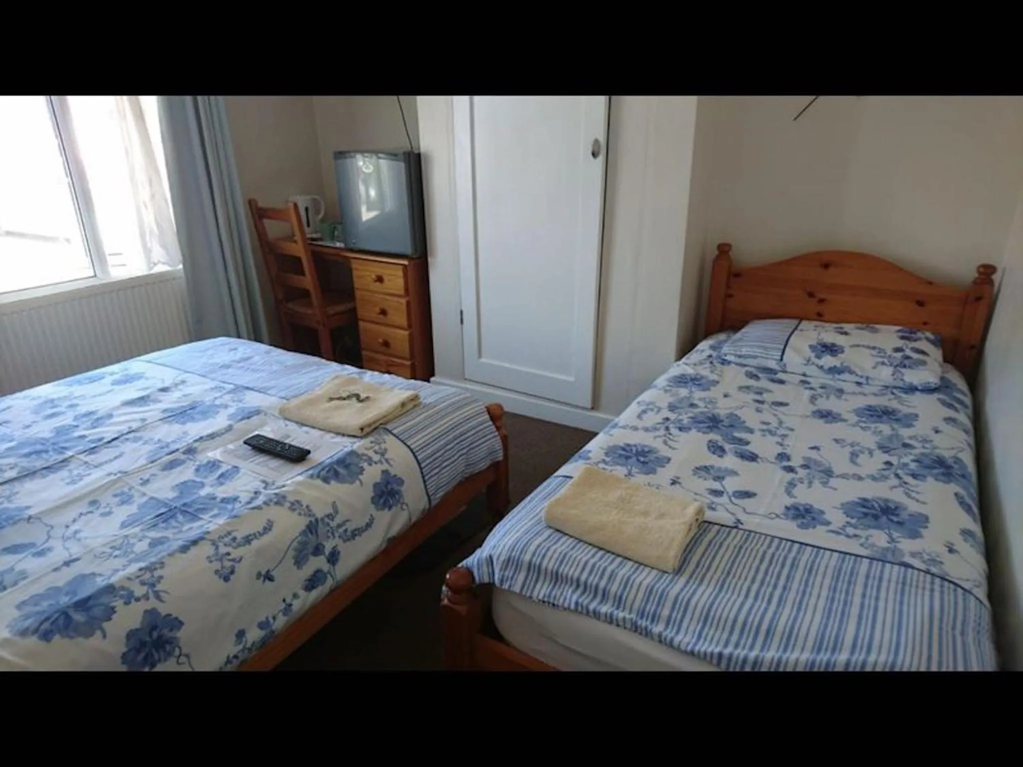 Bed in Comfortable Family room with Tv, Free Fast Wifi, Sleeps 3