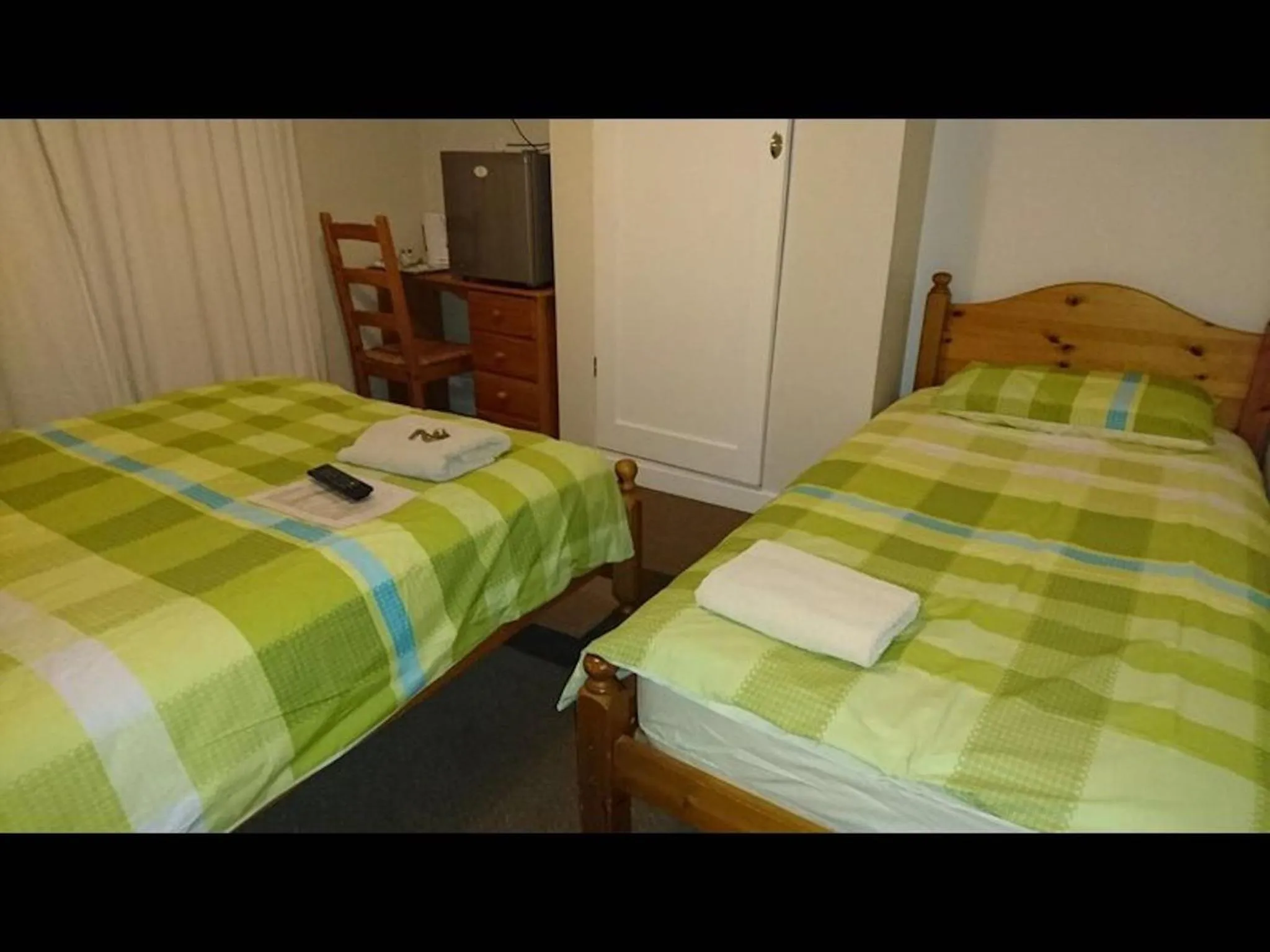 Bed in Comfortable Family room with Tv, Free Fast Wifi, Sleeps 3