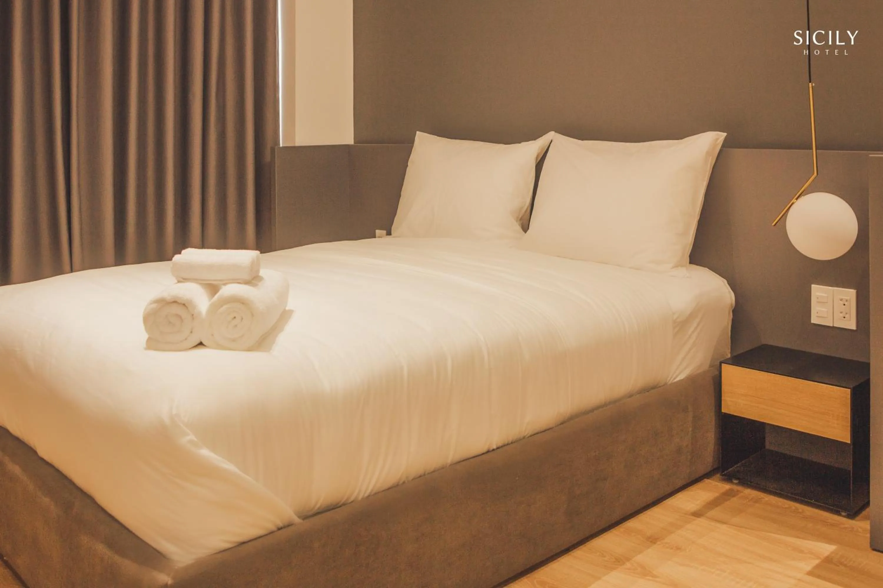 Bed in Sicily Hotel Grand World Phú Quốc