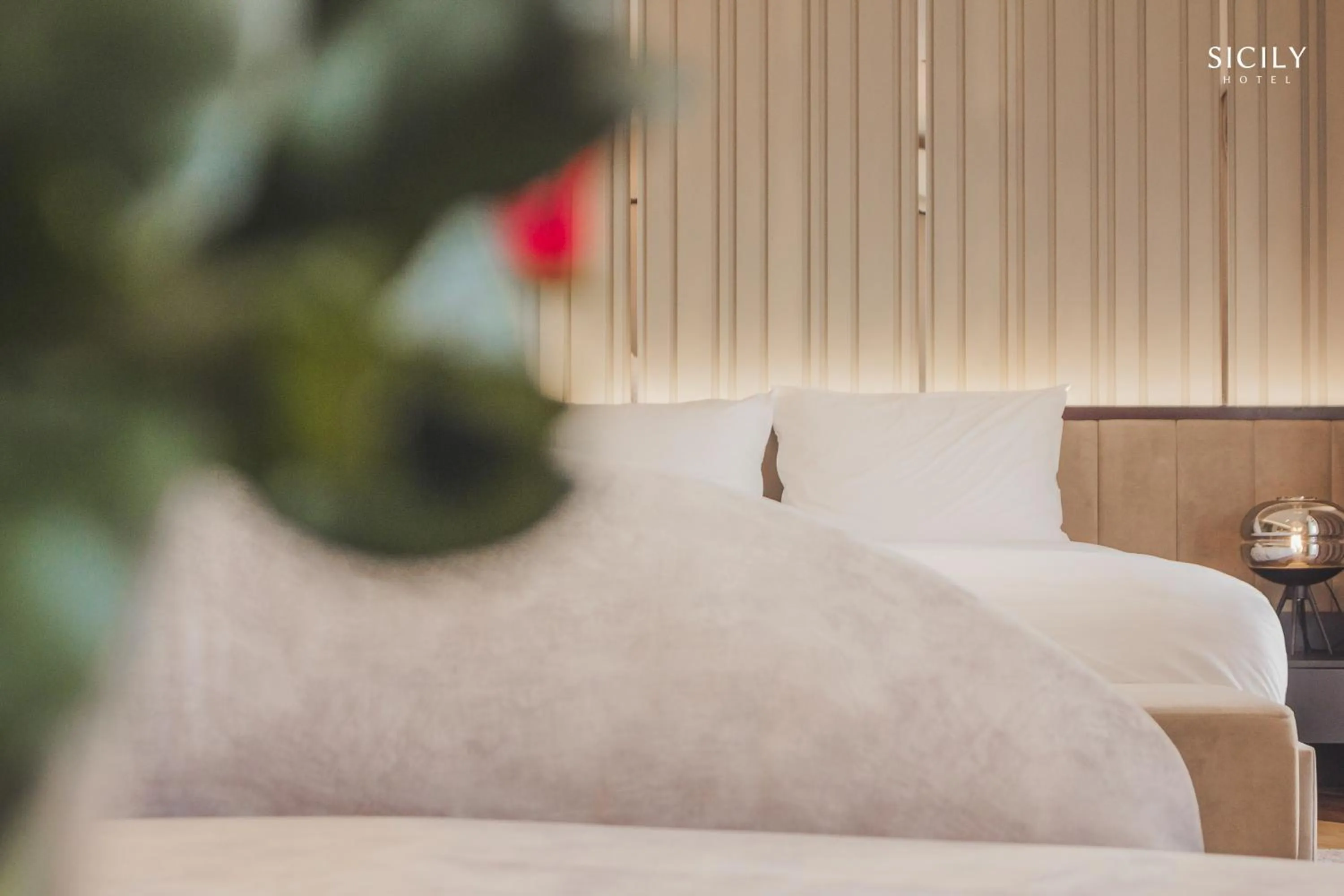 Bed in Sicily Hotel Grand World Phú Quốc