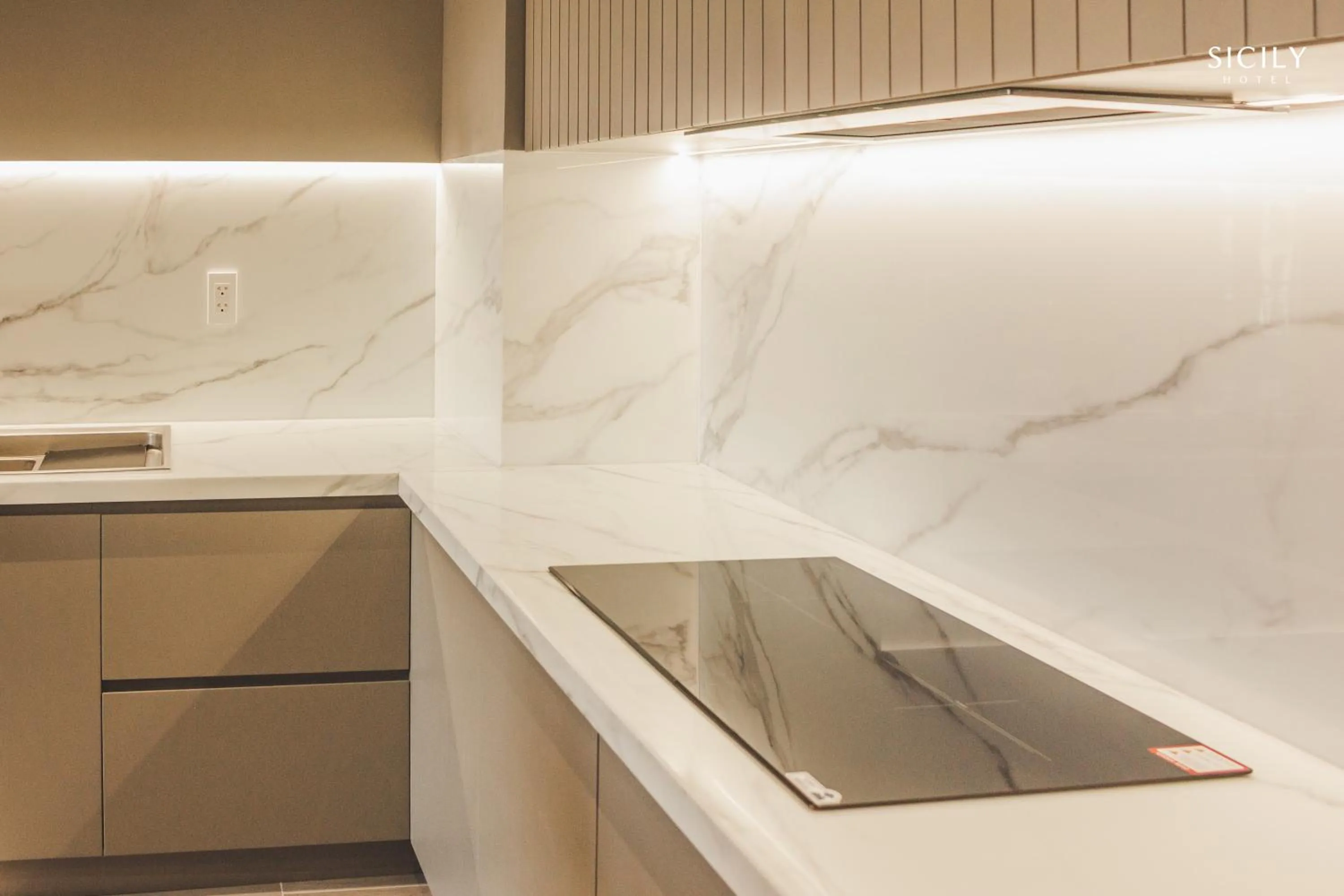 Kitchen or kitchenette in Sicily Hotel Grand World Phú Quốc