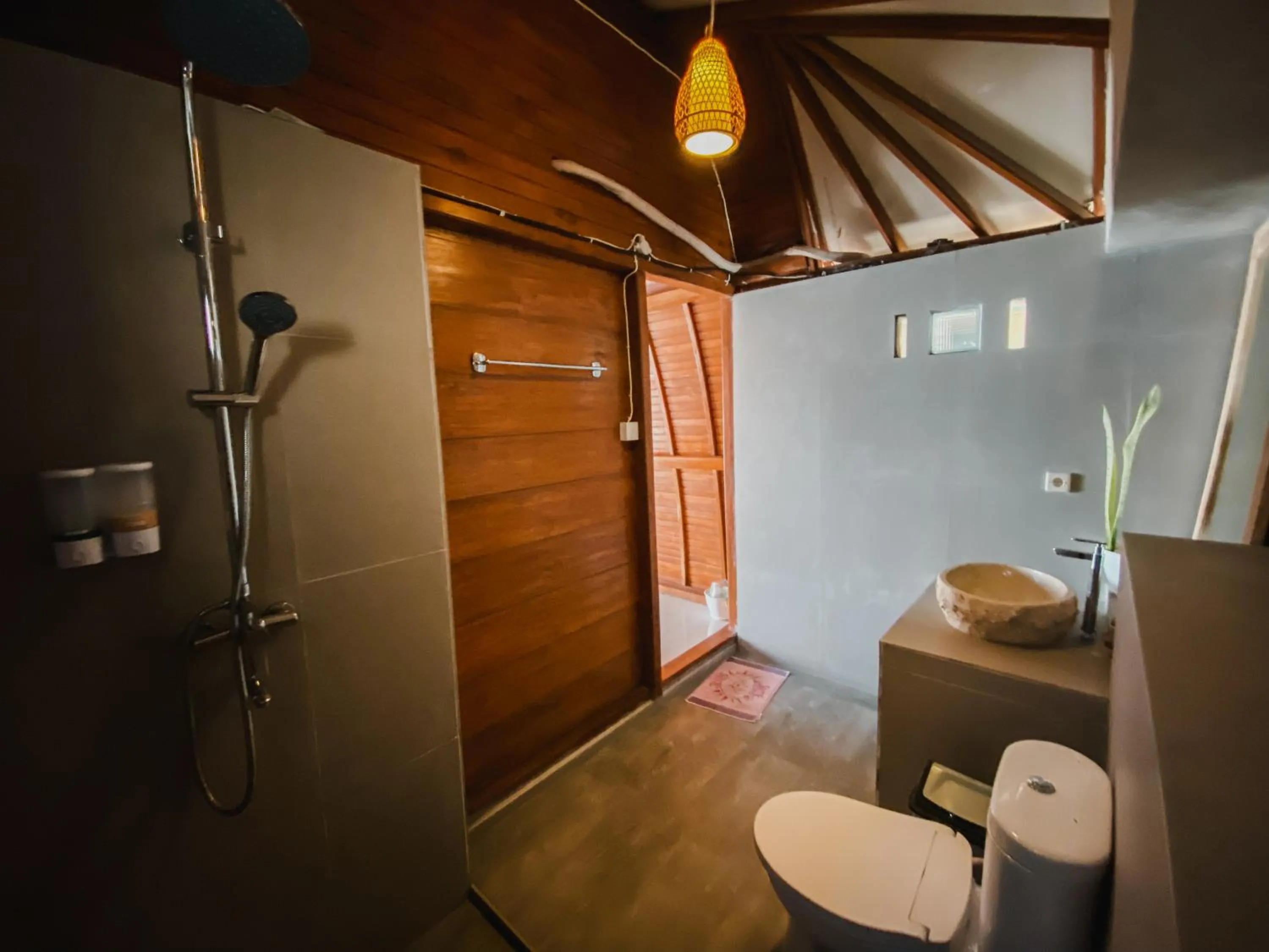 Shower in Permata Hill Nusa Penida