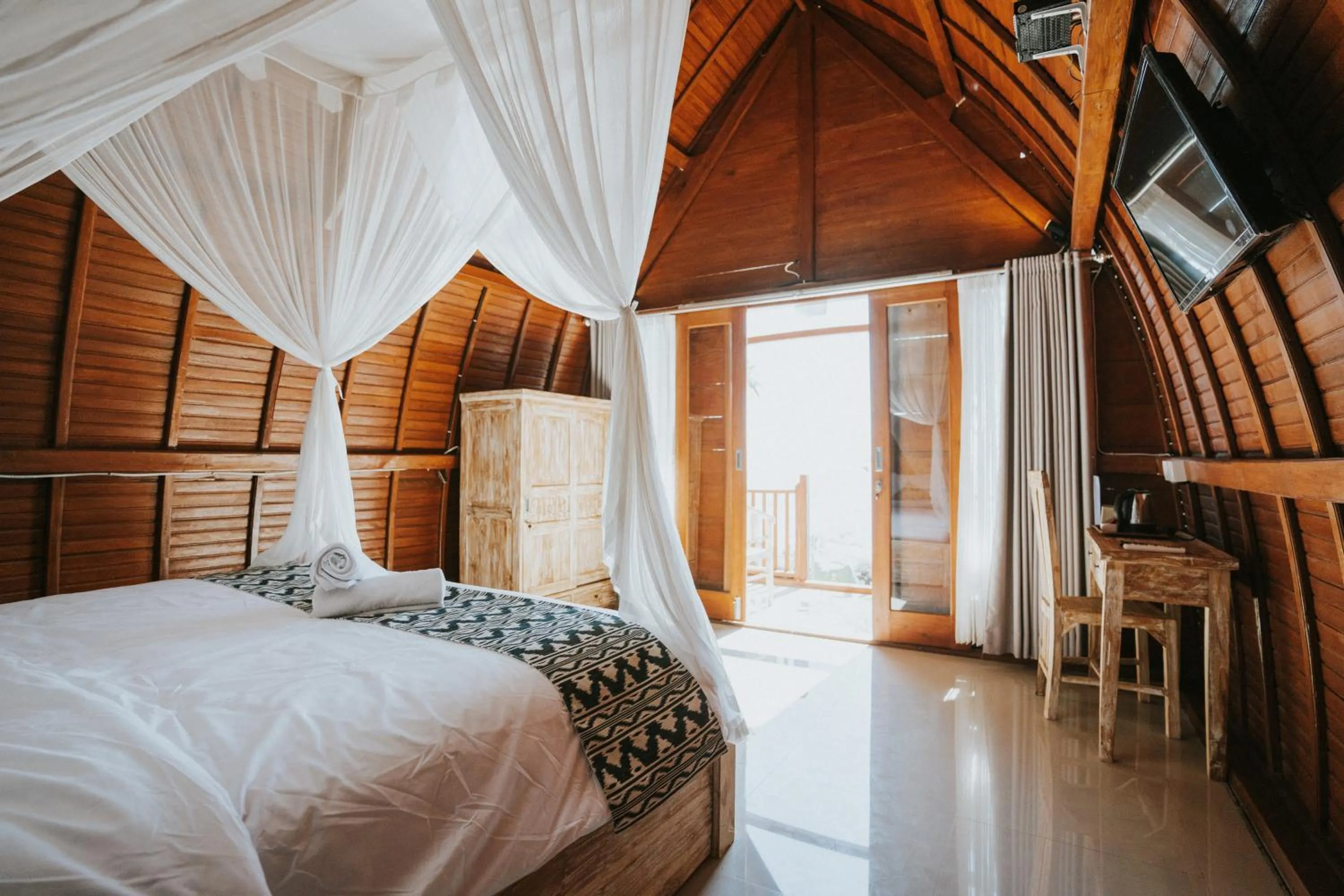 Communal lounge/ TV room, Bed in Permata Hill Nusa Penida