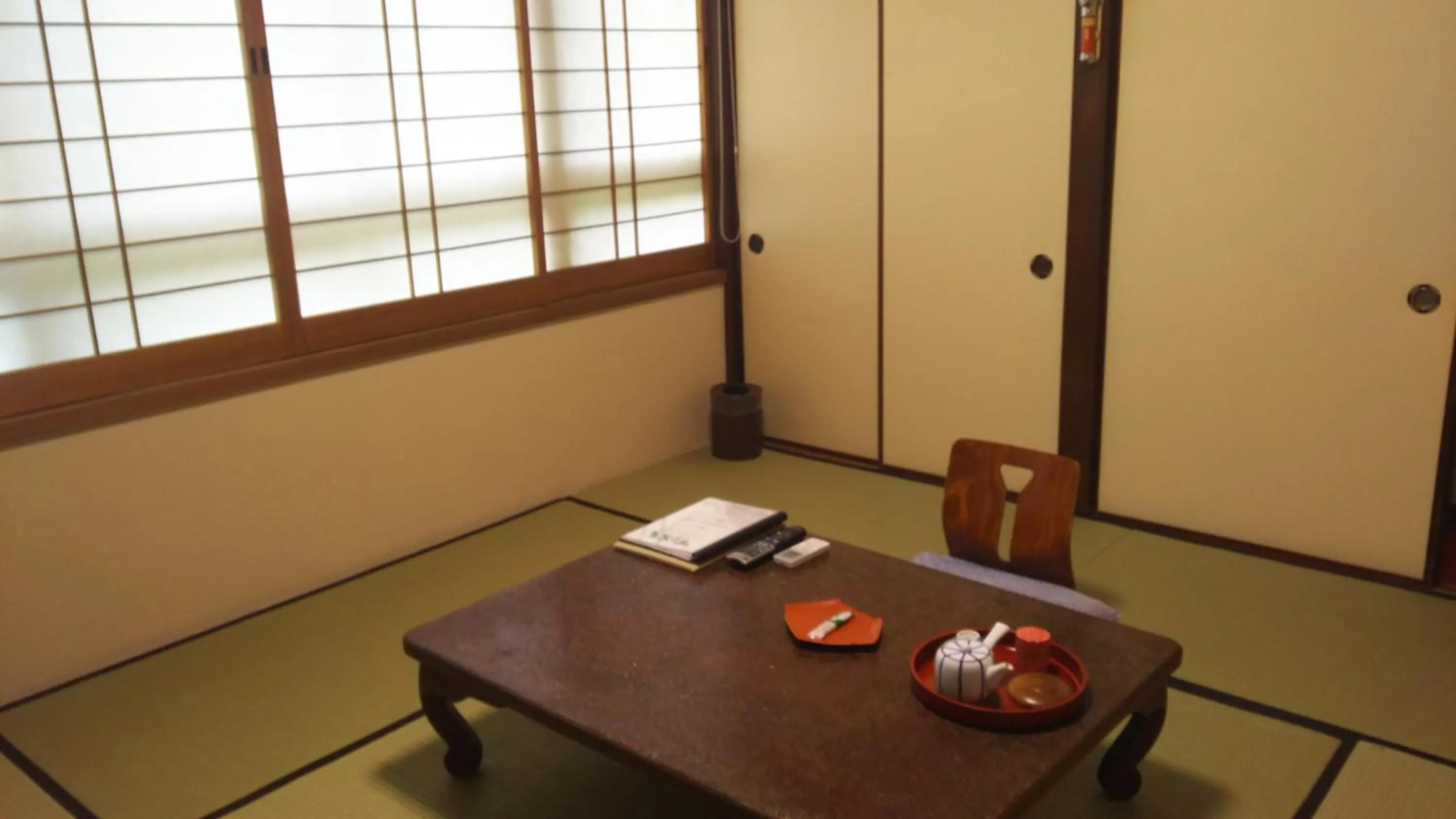 Photo of the whole room in Mutsumikan