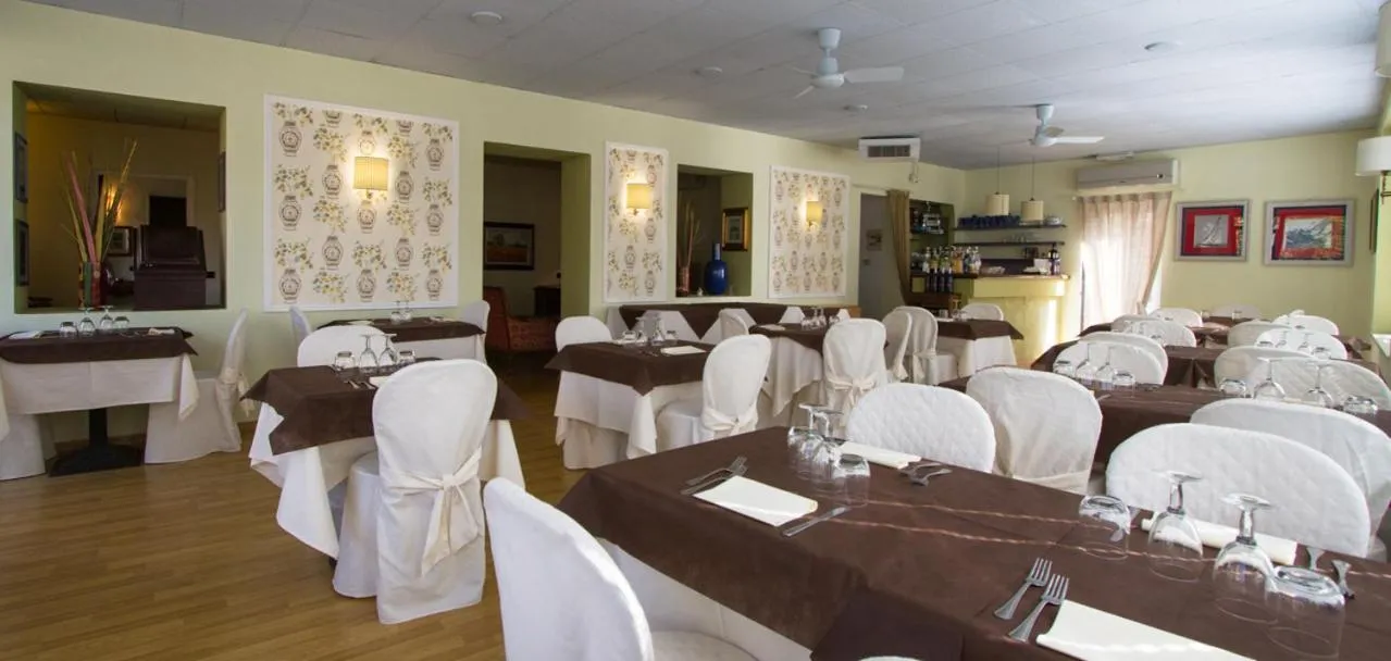 Restaurant/places to eat in Hotel Marinella