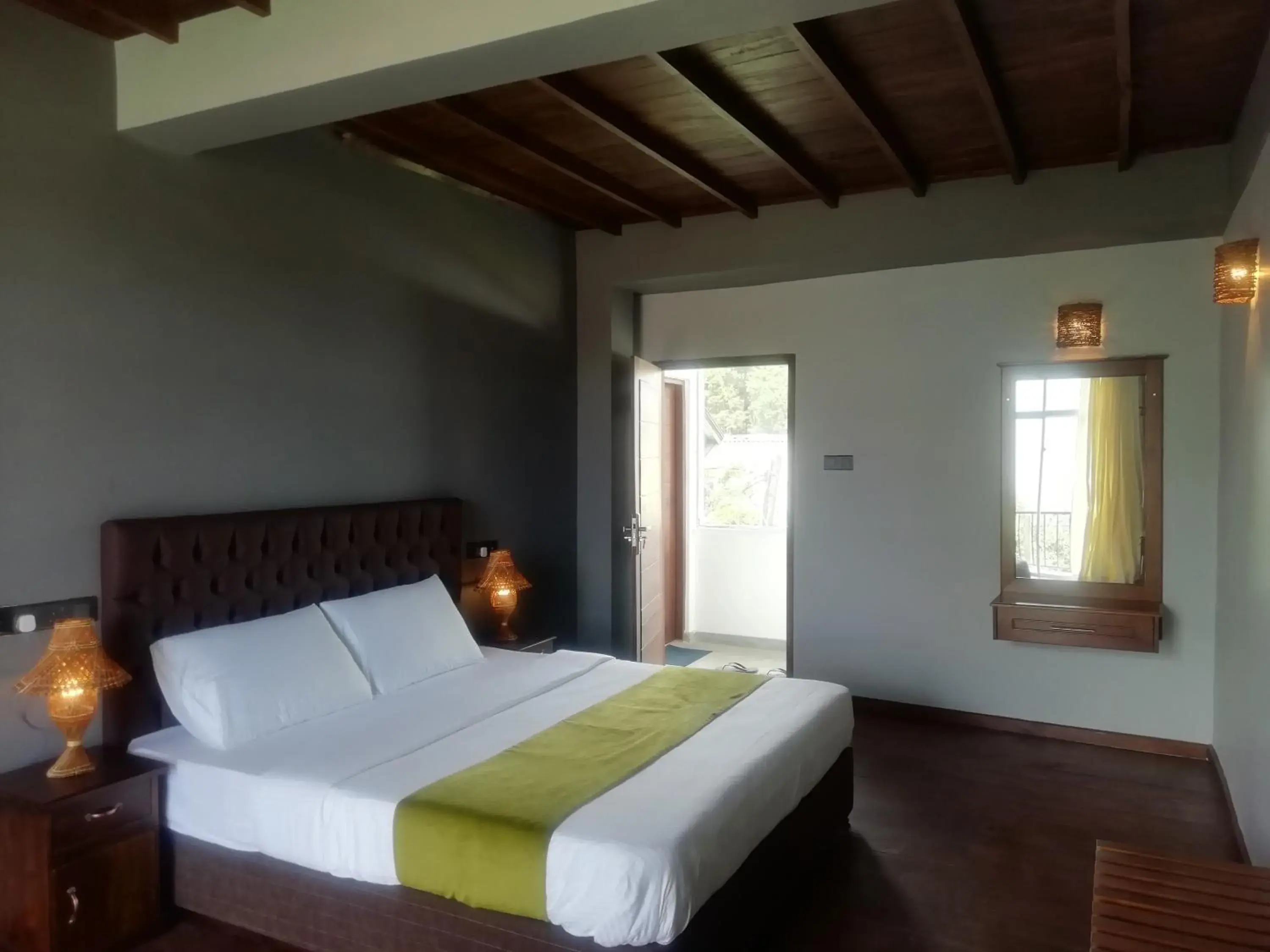 Deluxe Double Room with Balcony in Tea Mount Forest Deluxe Double Room with Balcony in Tea Mount Forest